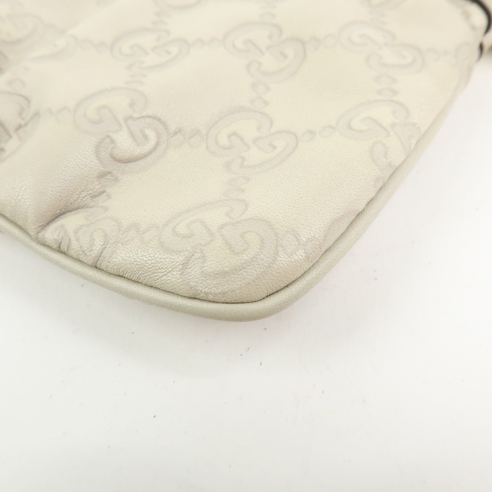 GUCCI Interlocking G Microguccissima Leather Pouch Ivory 212203