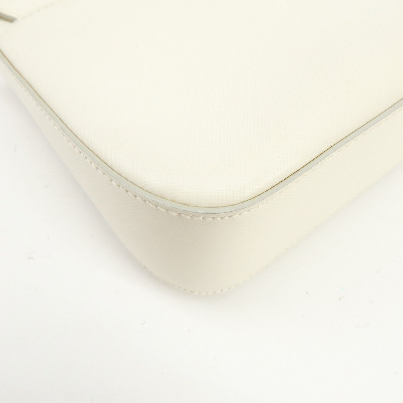 Ferragamo Gancini Leather Chain Shoulder Bag Hand Bag Ivory