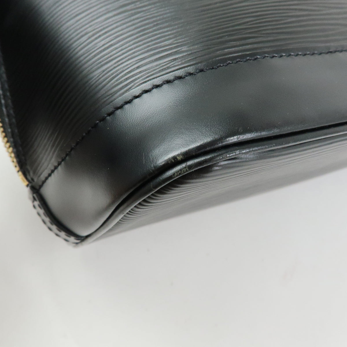 Louis Vuitton Epi Alma Leather Hand Bag Noir Black M52142