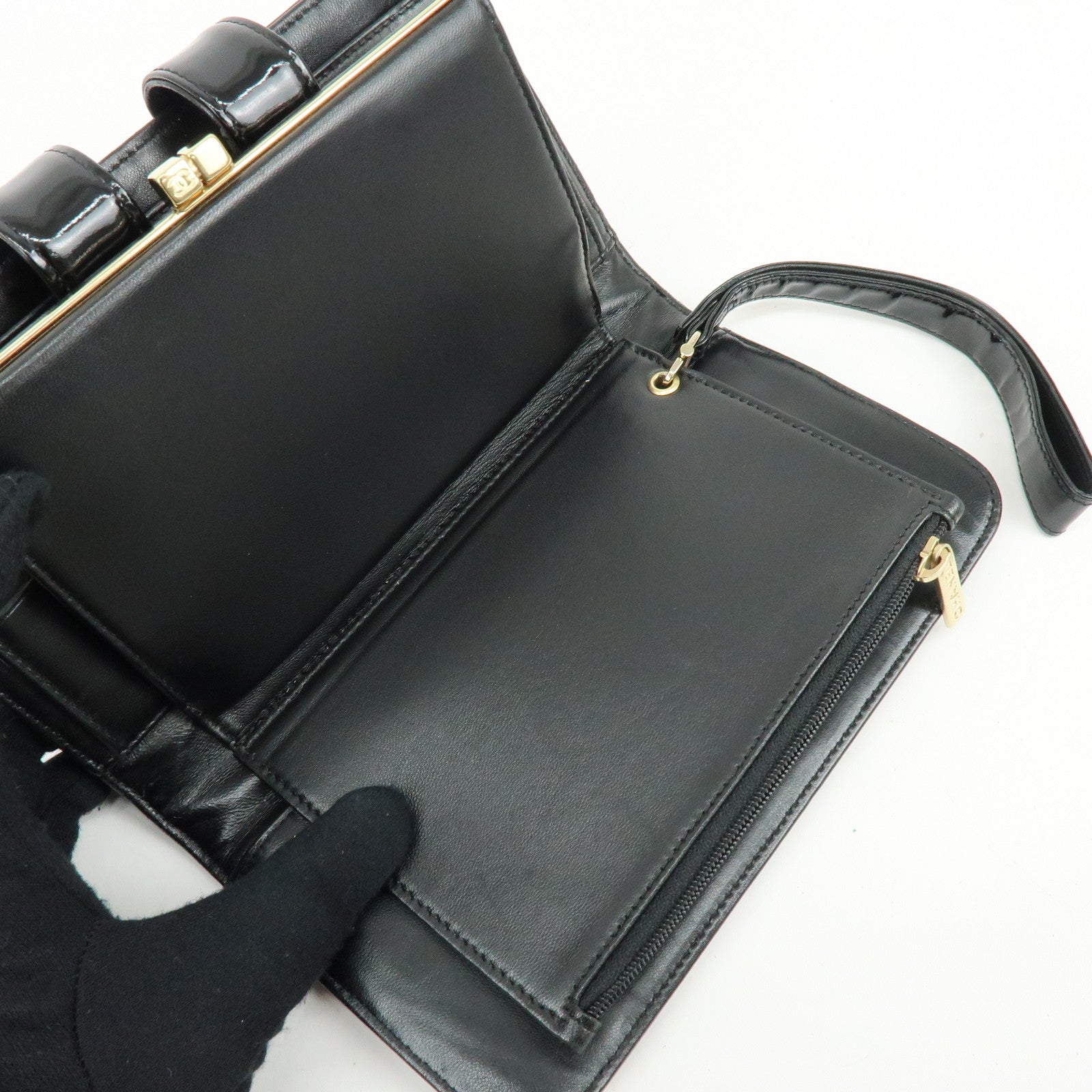 CHANEL COCO Mark Chocolate Bar Patent Leather Long Wallet Black