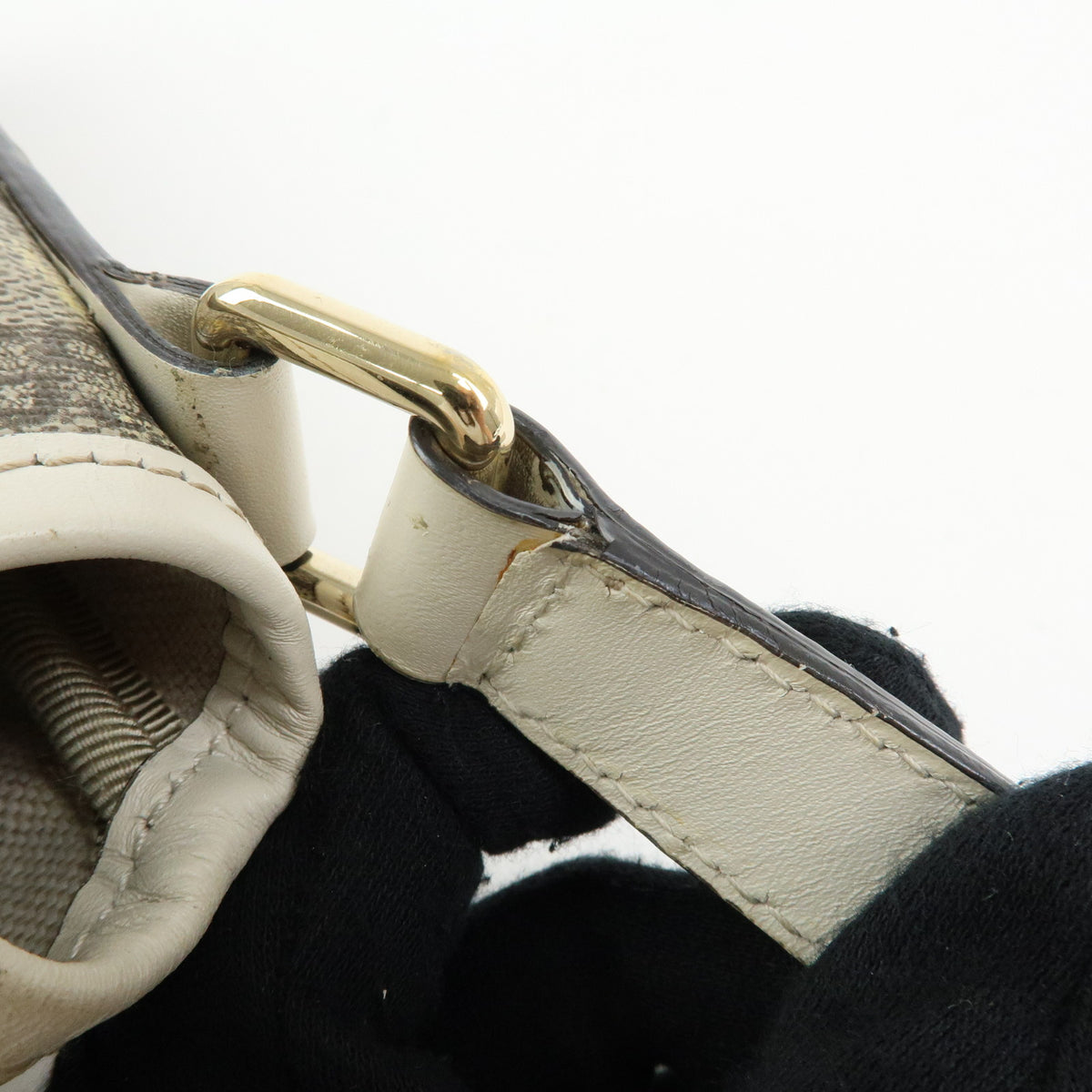 GUCCI GG Supreme Leather Shoulder Bag Crossbody Bag Beige Ivory 223666
