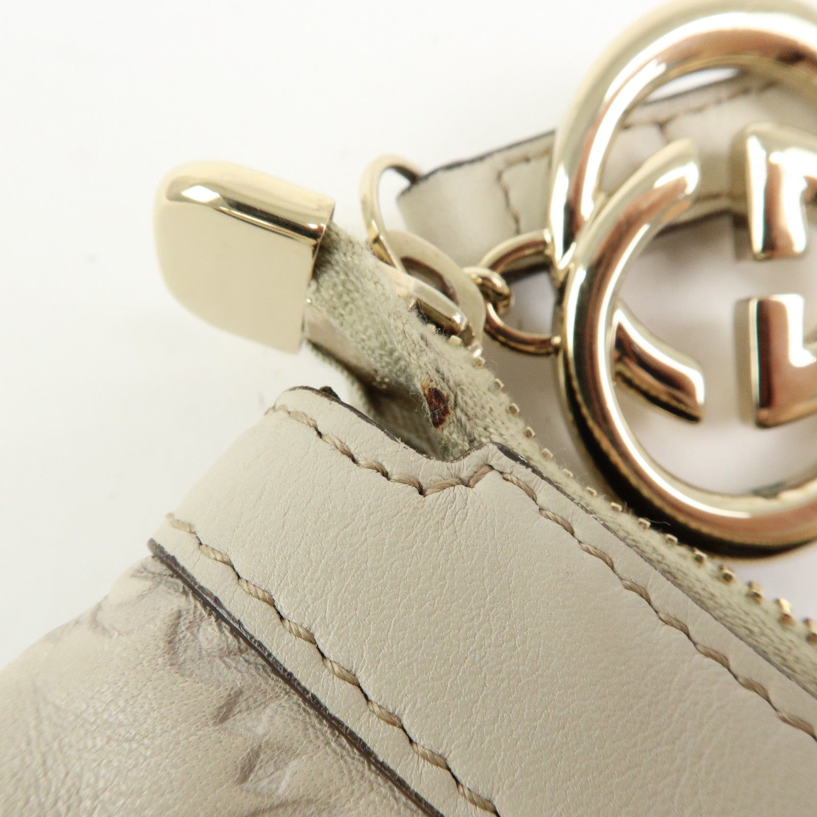 GUCCI Interlocking G Microguccissima Leather Pouch Ivory 212203