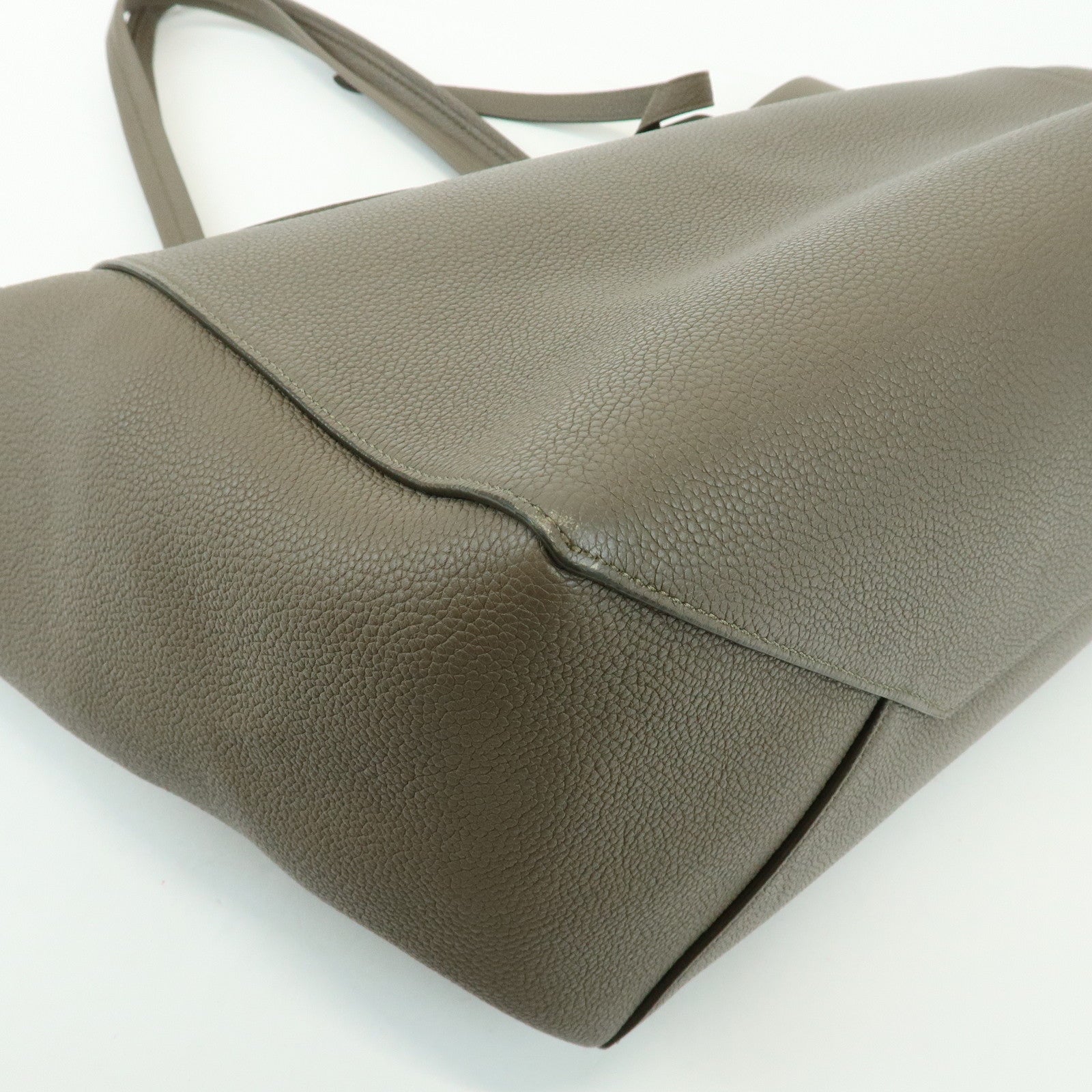 CELINE Cabas Phantom Soft Grained Calf Leather Medium Tote Bag