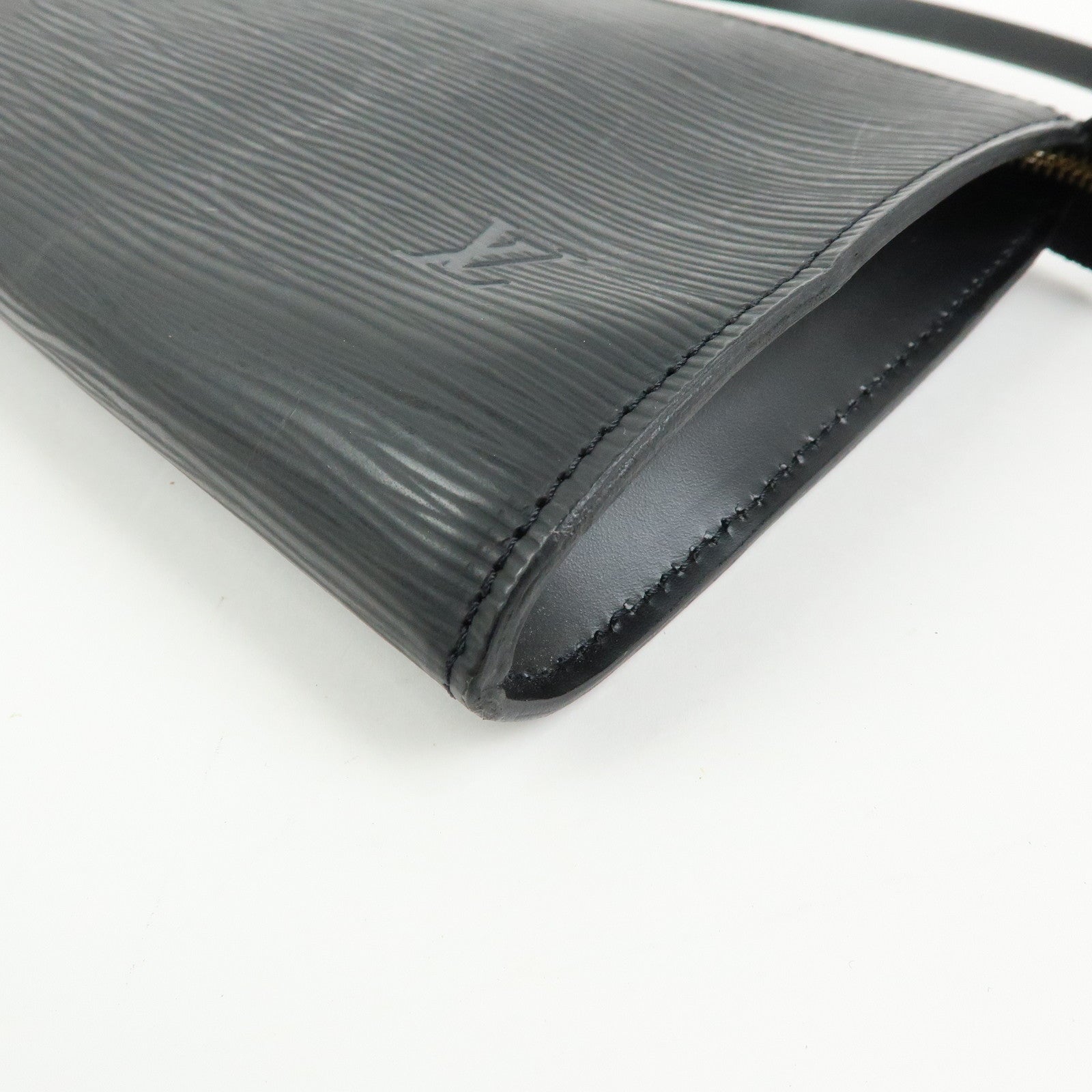 Louis Vuitton Epi Pochette Accessoires Hand Bag Noir M52942