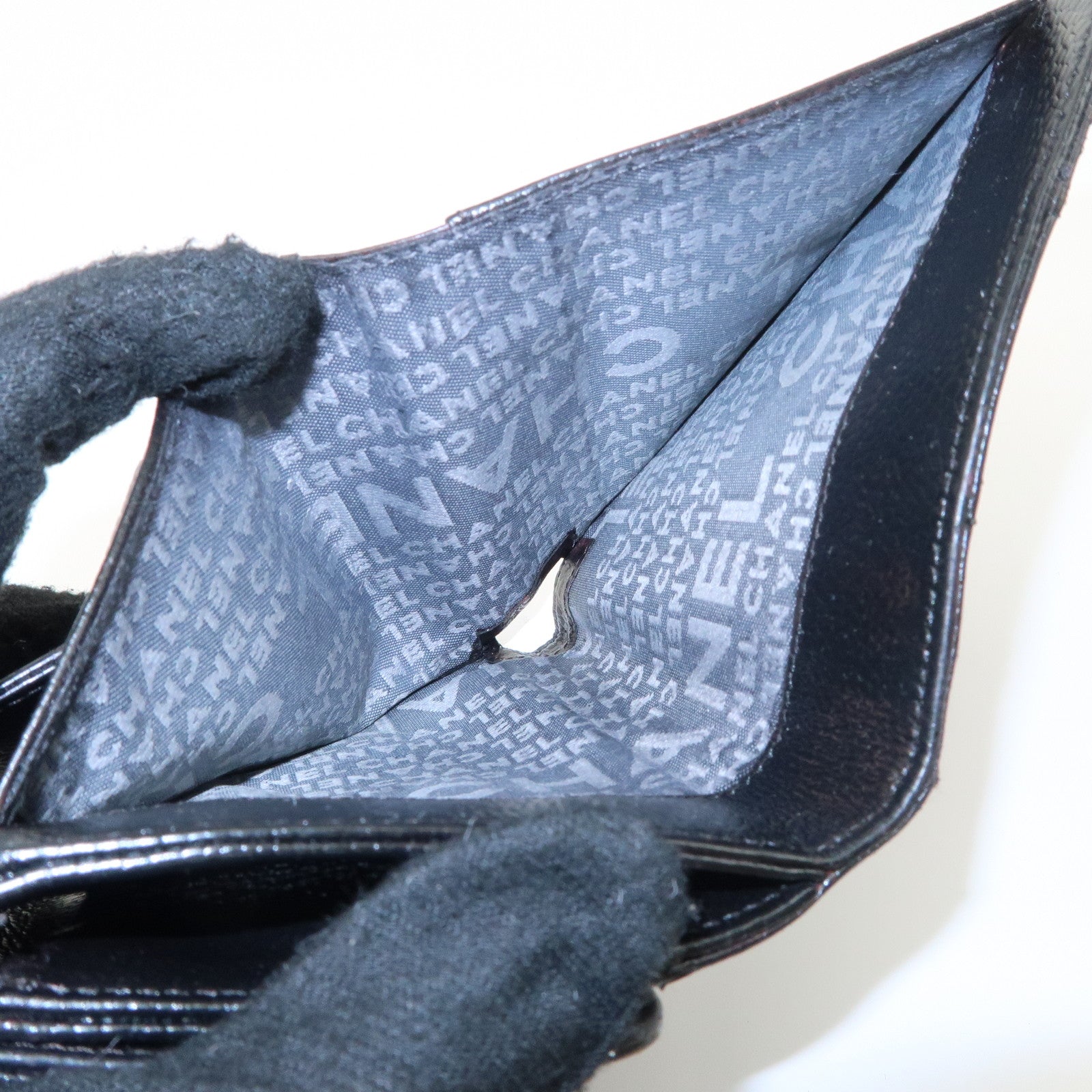 CHANEL Chocolate Bar Caviarskin W Hook Small Wallet Black Used