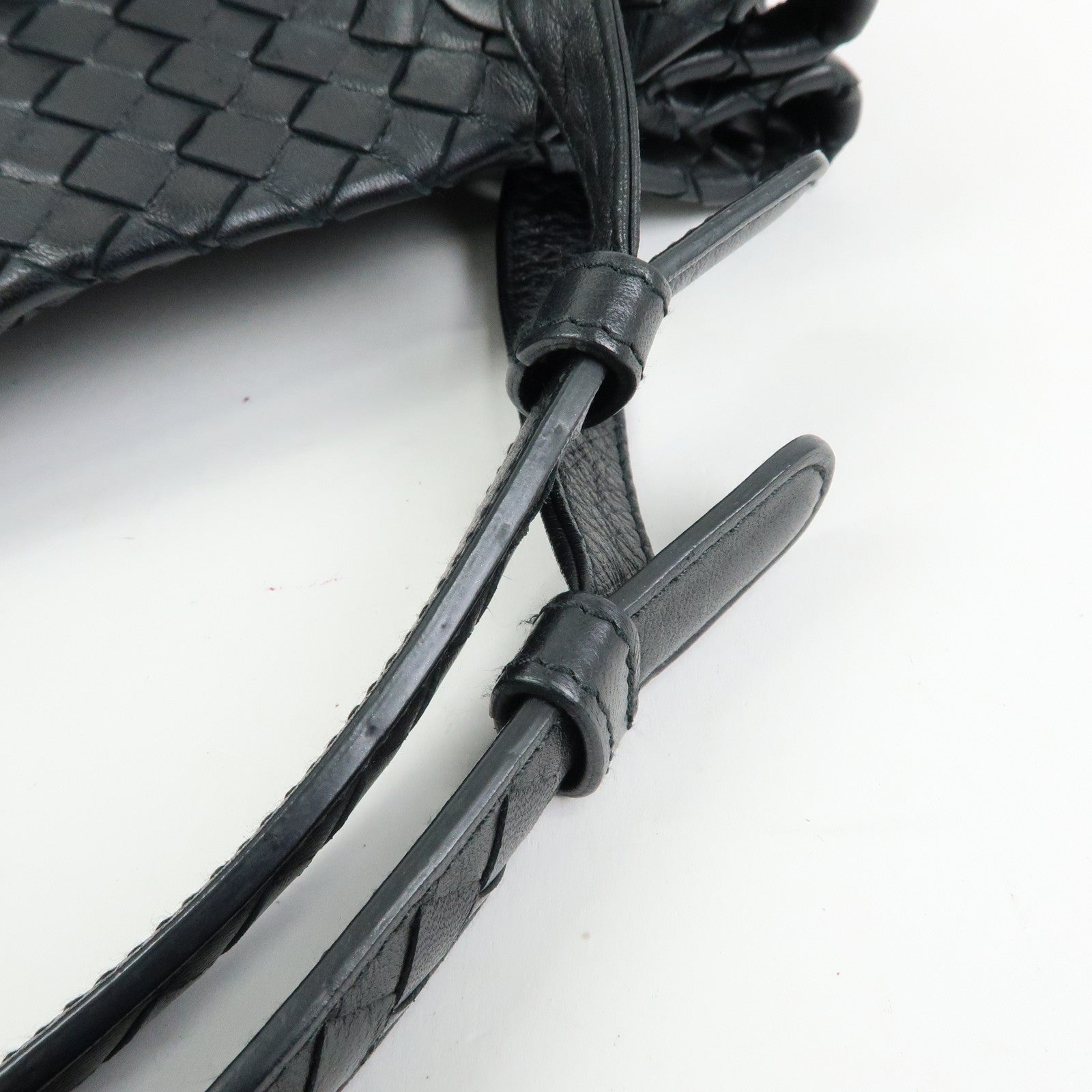 BOTTEGA VENETA Intrecciato Medium Garda Leather Hand Bag Black 179320