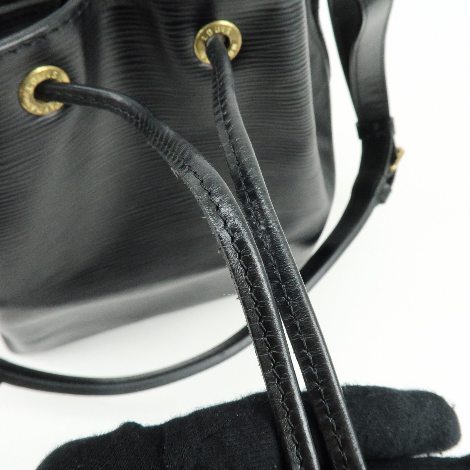 Louis Vuitton Epi Petit Noe Shoulder Bag Noir Black M44102