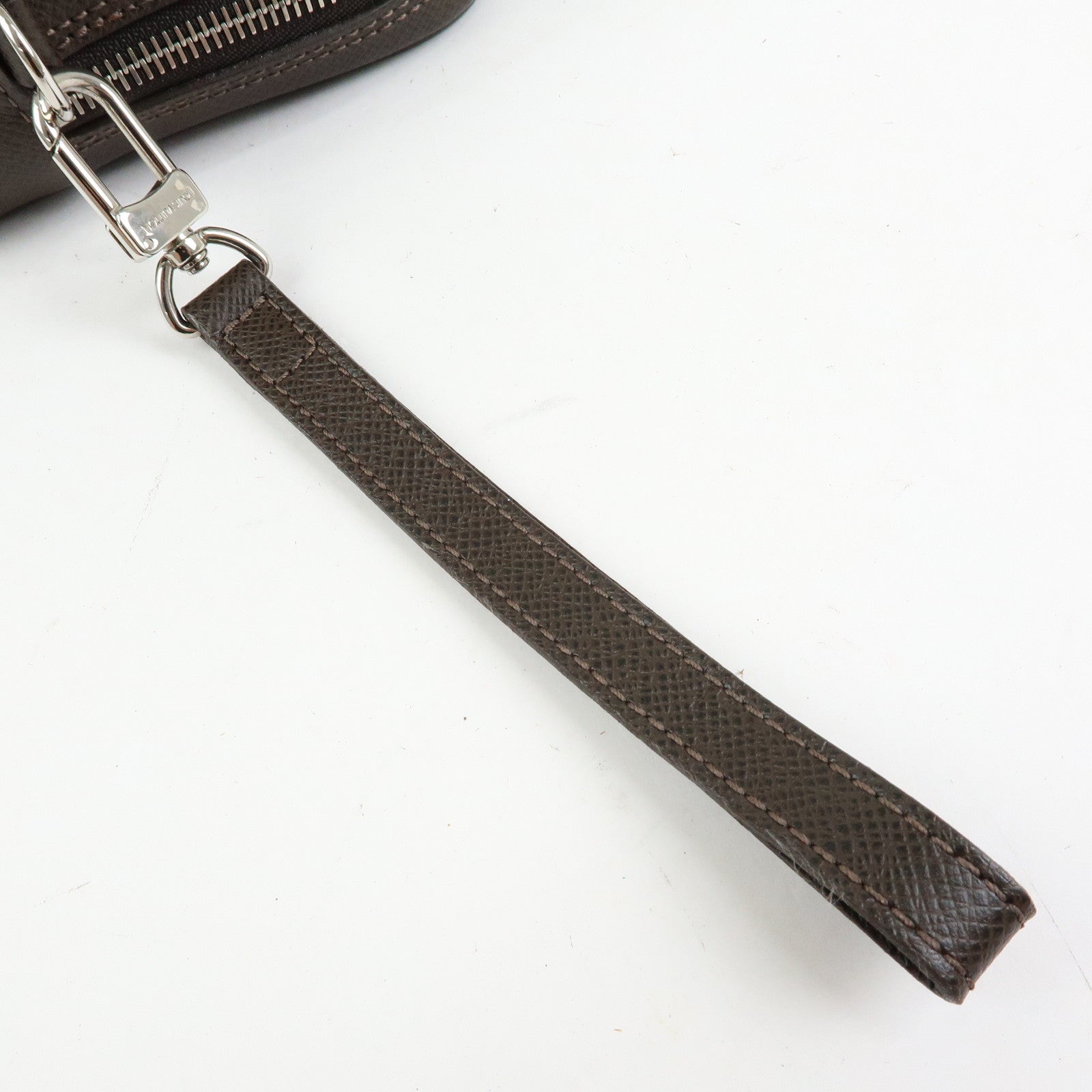 Louis Vuitton Taiga Neo Pavel Leather Clultch Bag Grizzly M31148