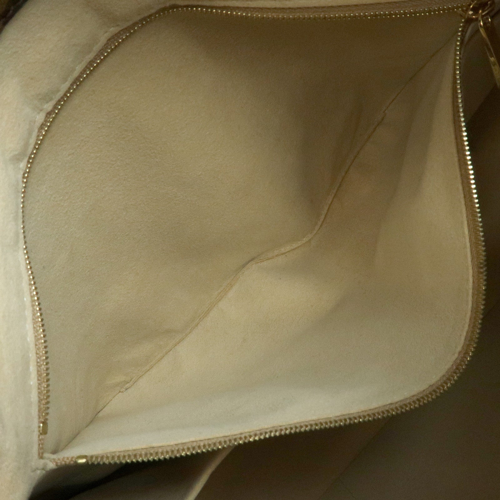 Louis Vuitton Monogram Artsy MM Shoulder Bag Brown M40249