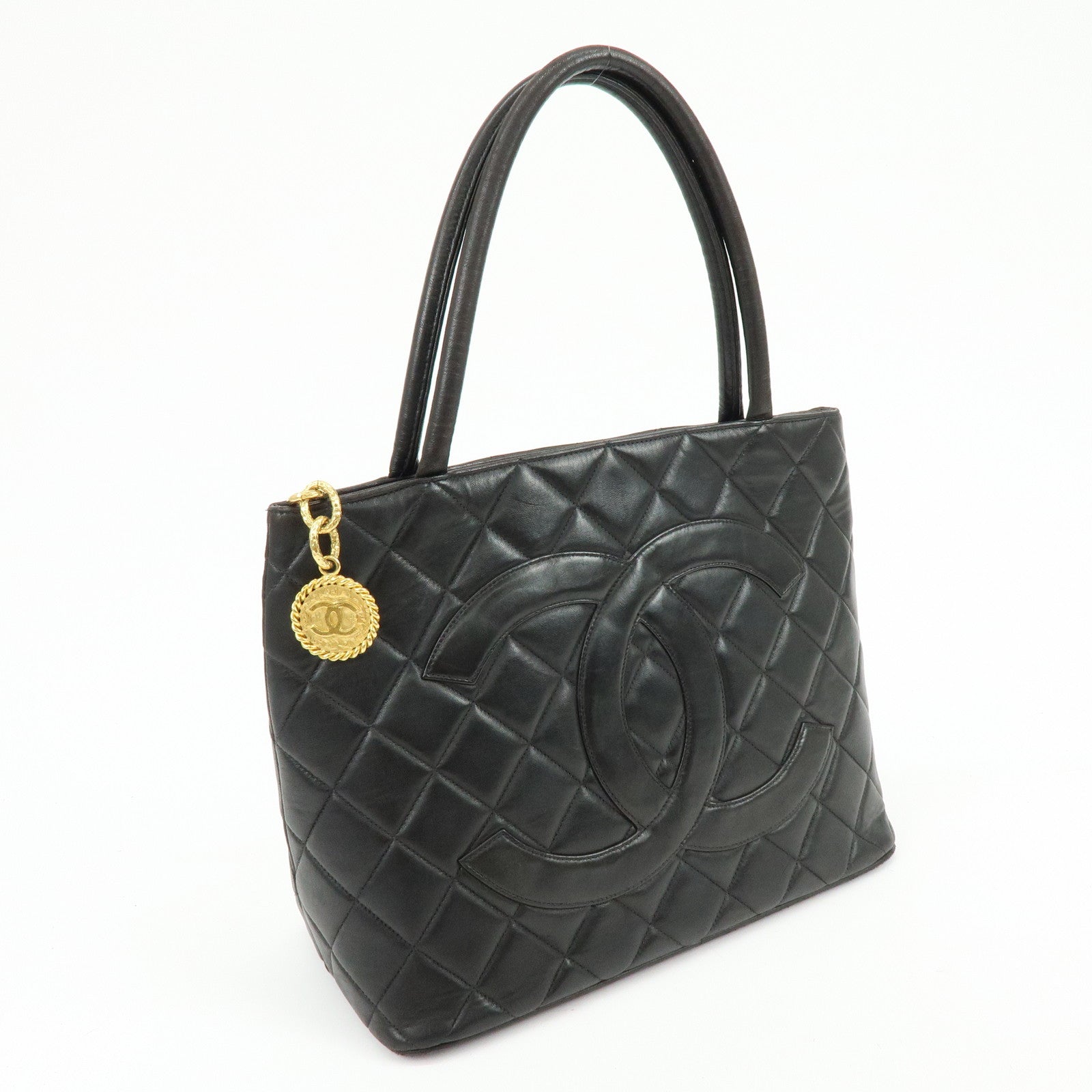 CHANELMatelasse COCO Mark Lambskin Medallion Tote Bag Black A01804
