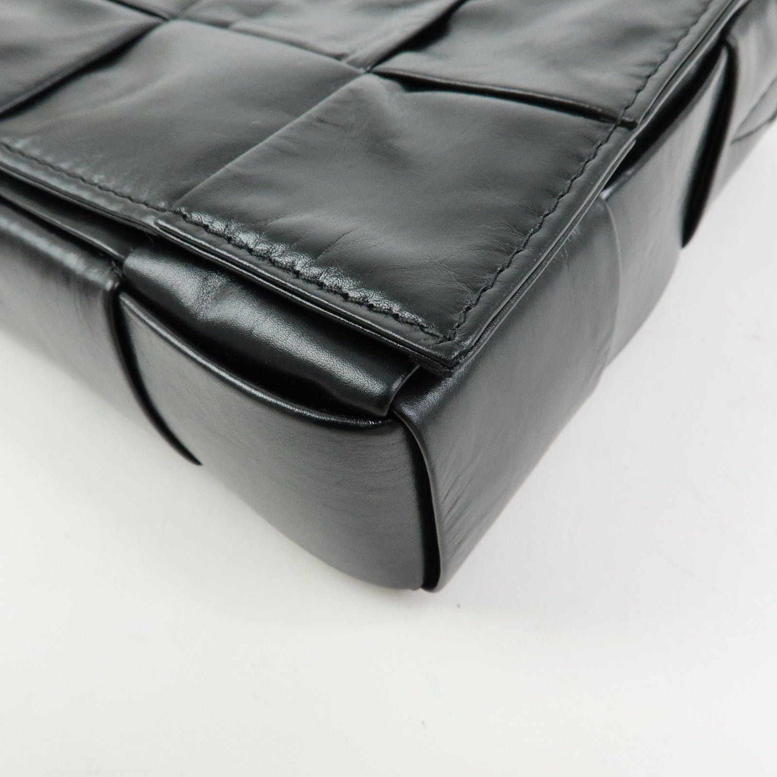 BOTTEGA VENETA Cassette Maxi Intrecciato Leather Shoulder Bag 578004