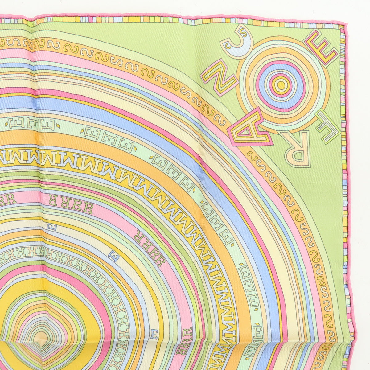 HERMES Carre 42 Silk 100% Scarf FRANCE PARIS 24 Fbg Light Green Pink