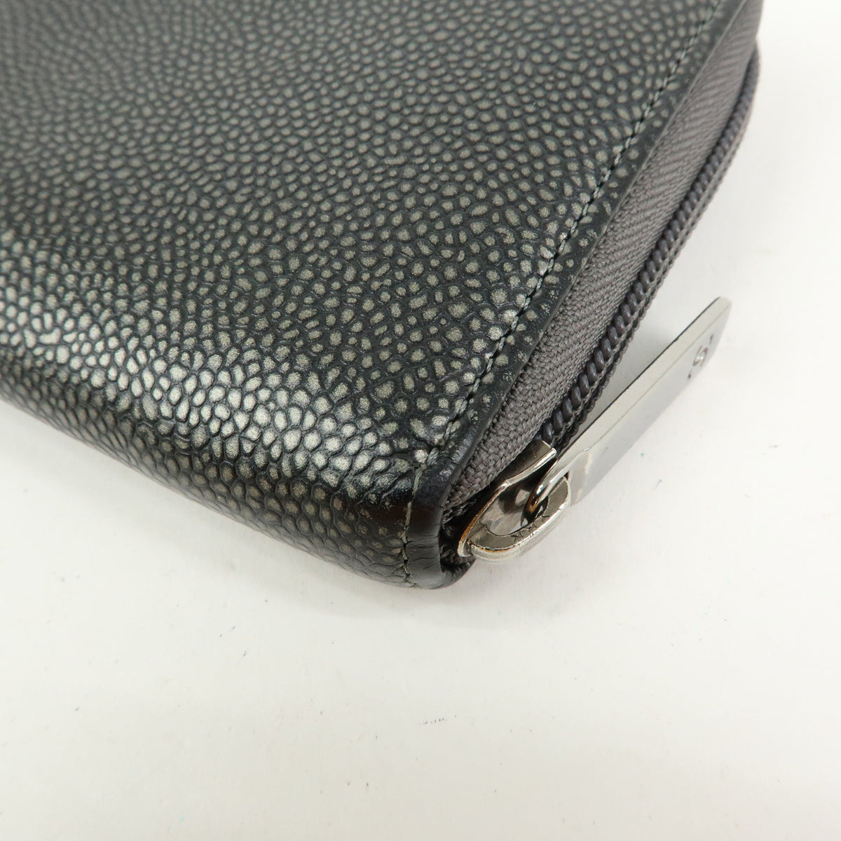 CHANEL COCO Mark Caviarskin Round Zippy Wallet Metallic Gray