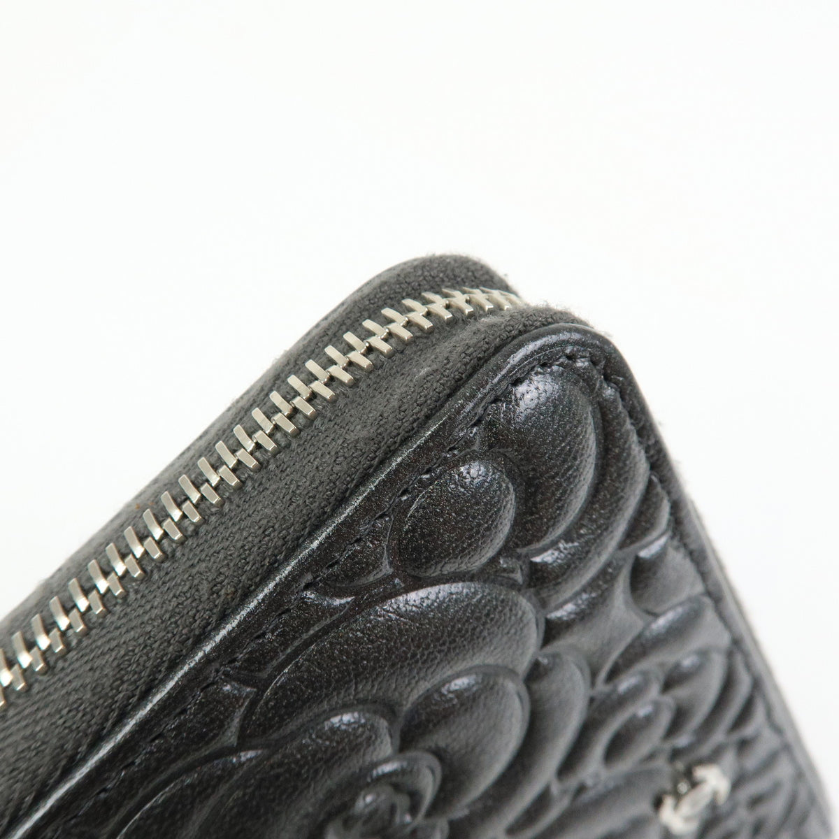 CHANEL Camellia COCO Mark Calf Leather Round Zippy Wallet Grey A82281