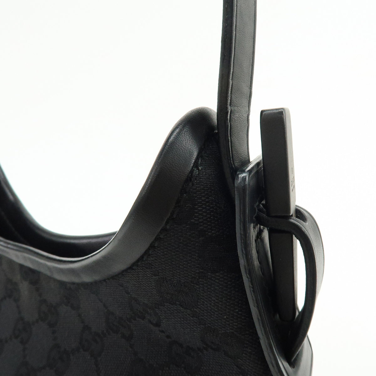 GUCCI GG Canvas Leather Shoulder Bag Black 107752