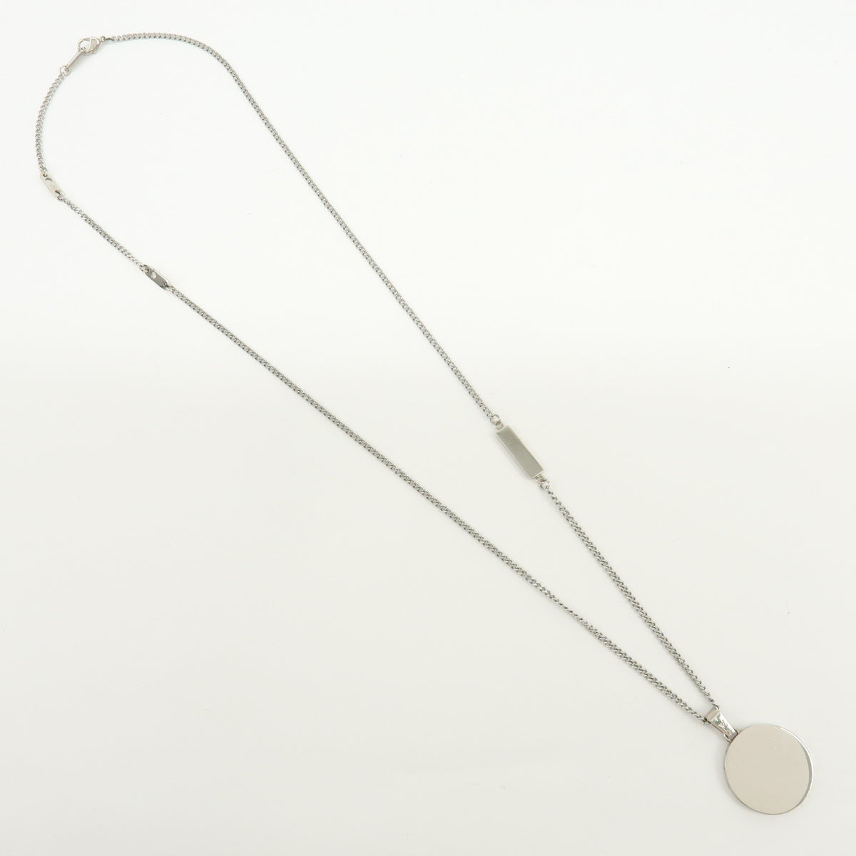 Louis Vuitton Collier LV Award Metal Necklace Pendant Silver M00911