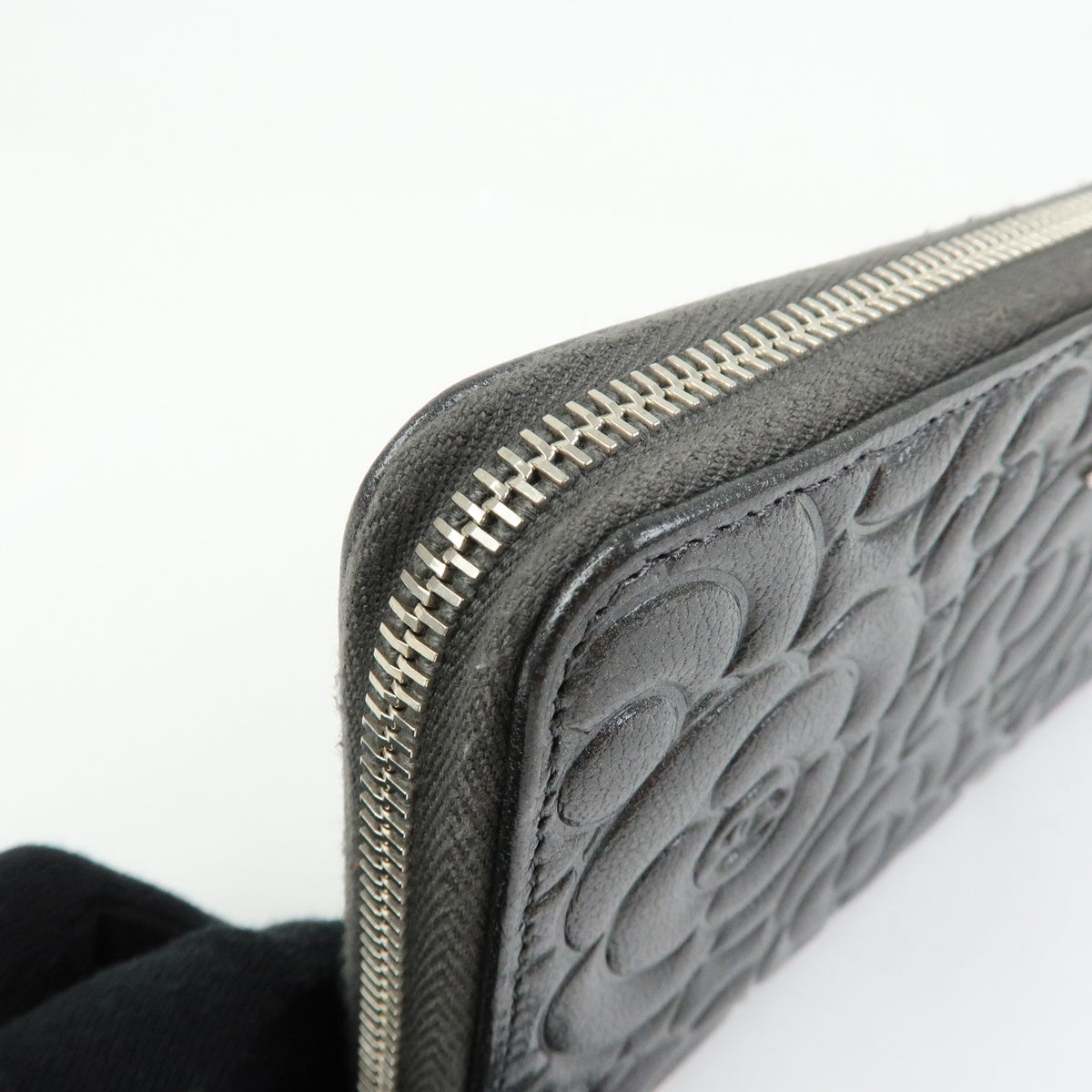 CHANEL Camellia COCO Mark Calf Leather Round Zippy Wallet Grey A82281