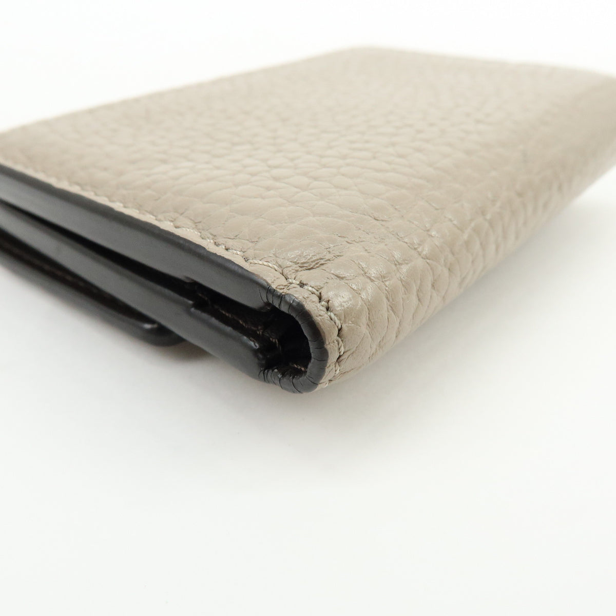 Louis Vuitton Portefeuille Capcines Galet Compact Wallet Galet M68747