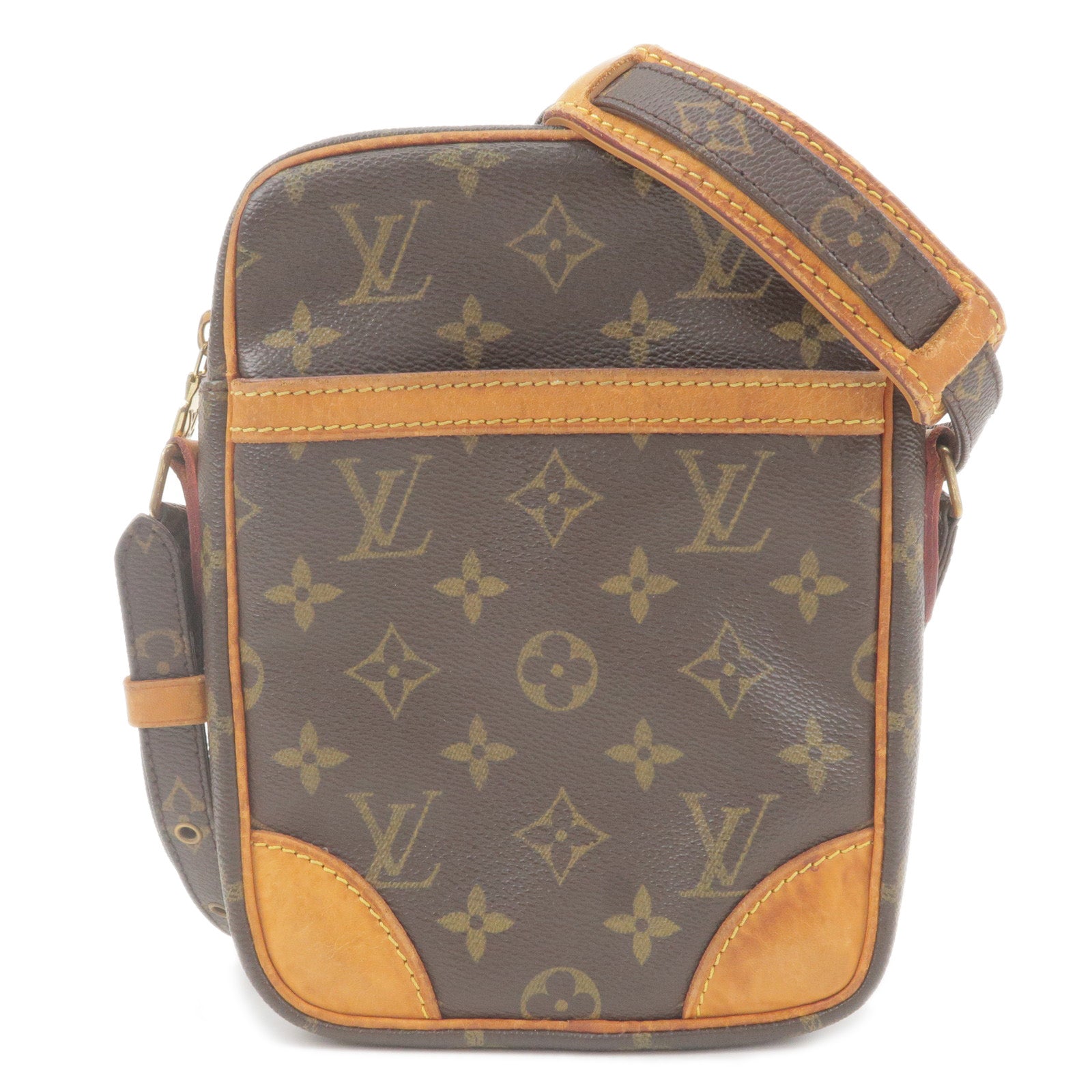 Louis Vuitton Danube : Review and what fits 
