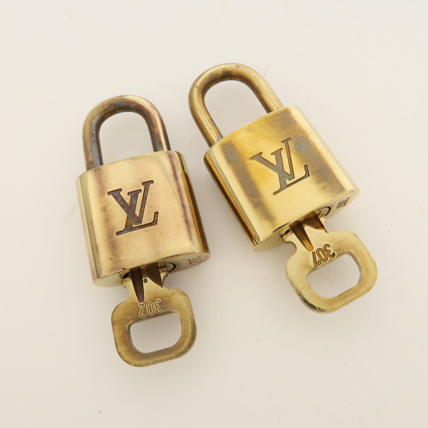 Louis Vuitton Set of 10 Lock & Key Cadena Key Lock Gold