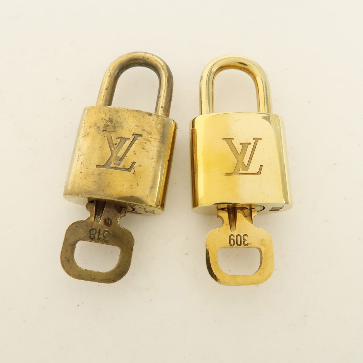 Louis Vuitton Set of 10 Lock & Key Cadena Key Lock Gold