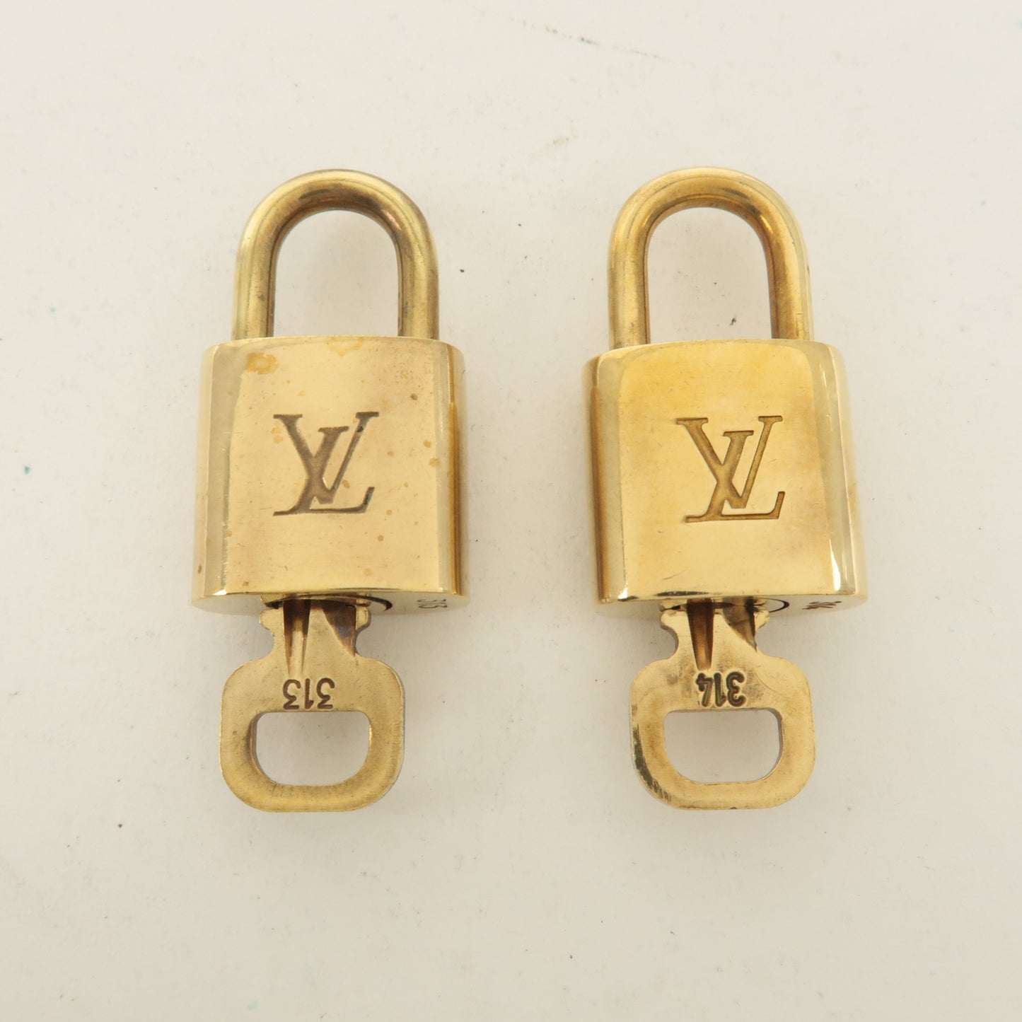 Louis Vuitton Set of 10 Lock & Key Cadena Key Lock Gold