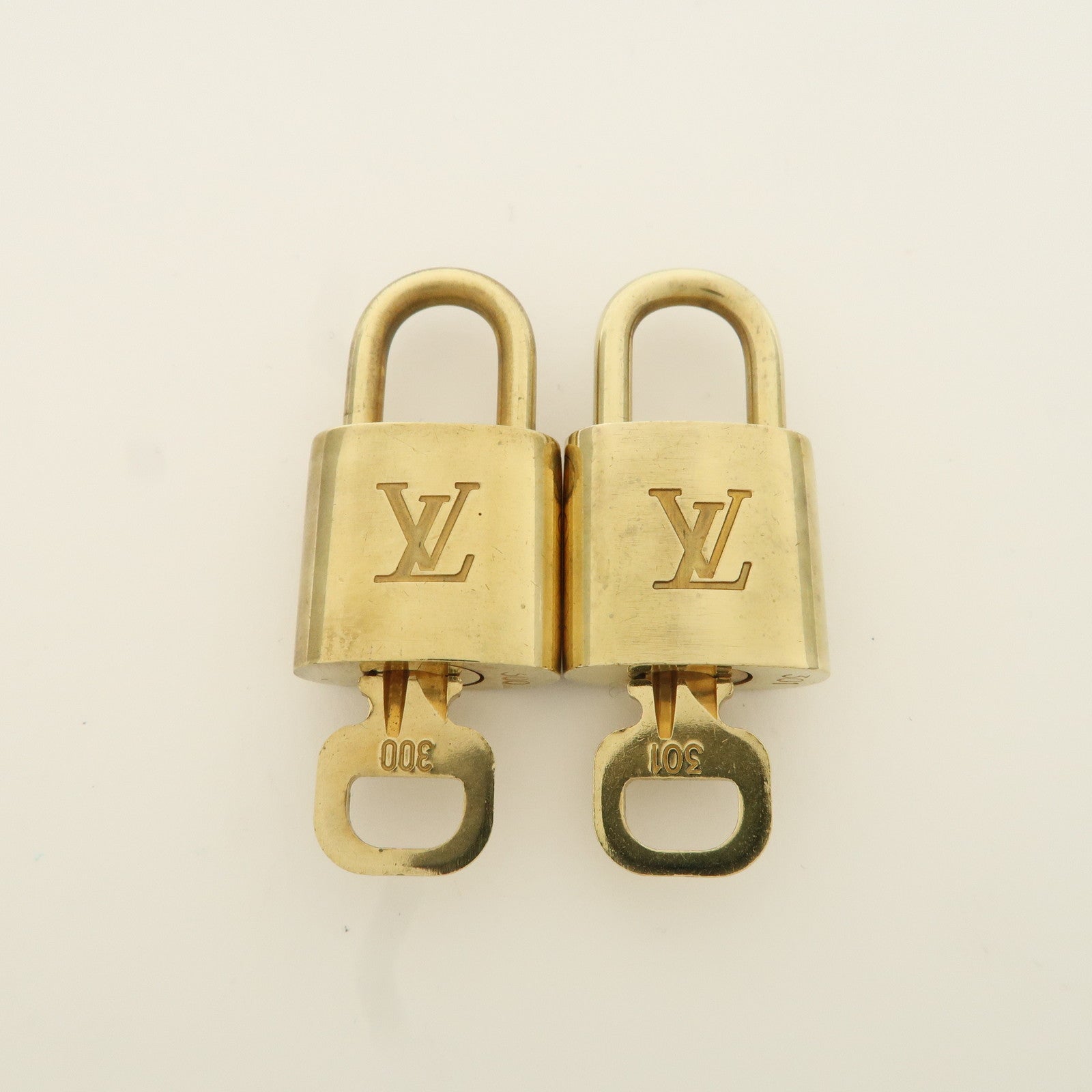 Louis Vuitton Set of 10 Lock & Key Cadena Key Lock Metal Gold Used