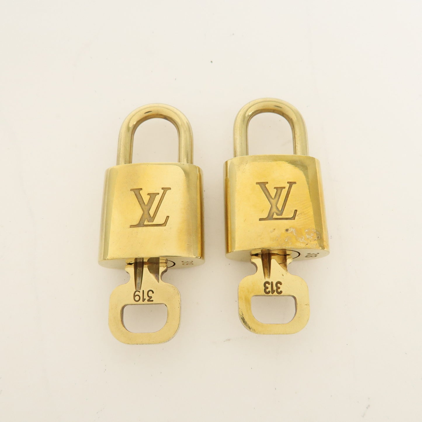 Louis Vuitton Set of 10 Lock & Key Cadena Key Lock Gold