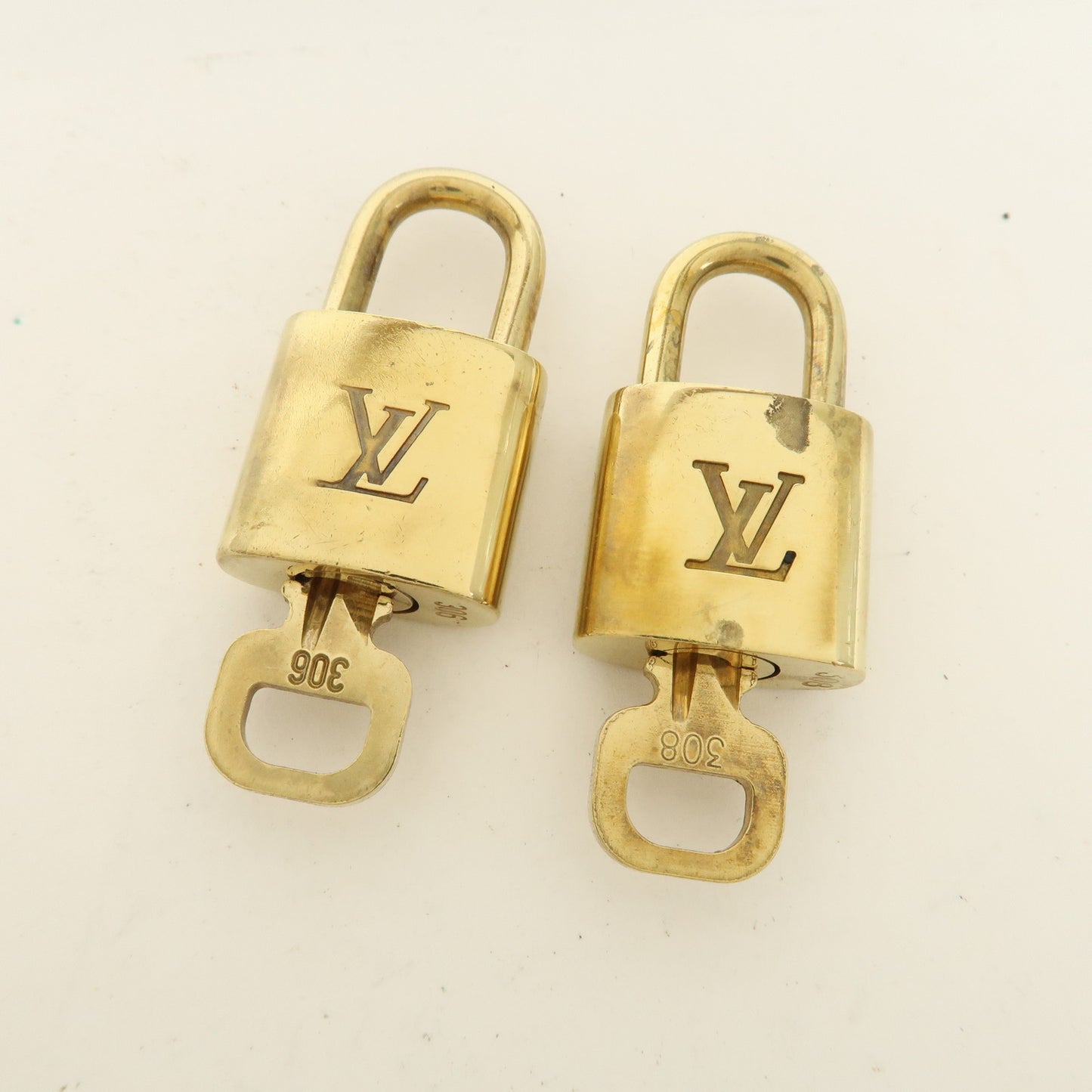 Louis Vuitton Set of 10 Lock & Key Cadena Key Lock Gold