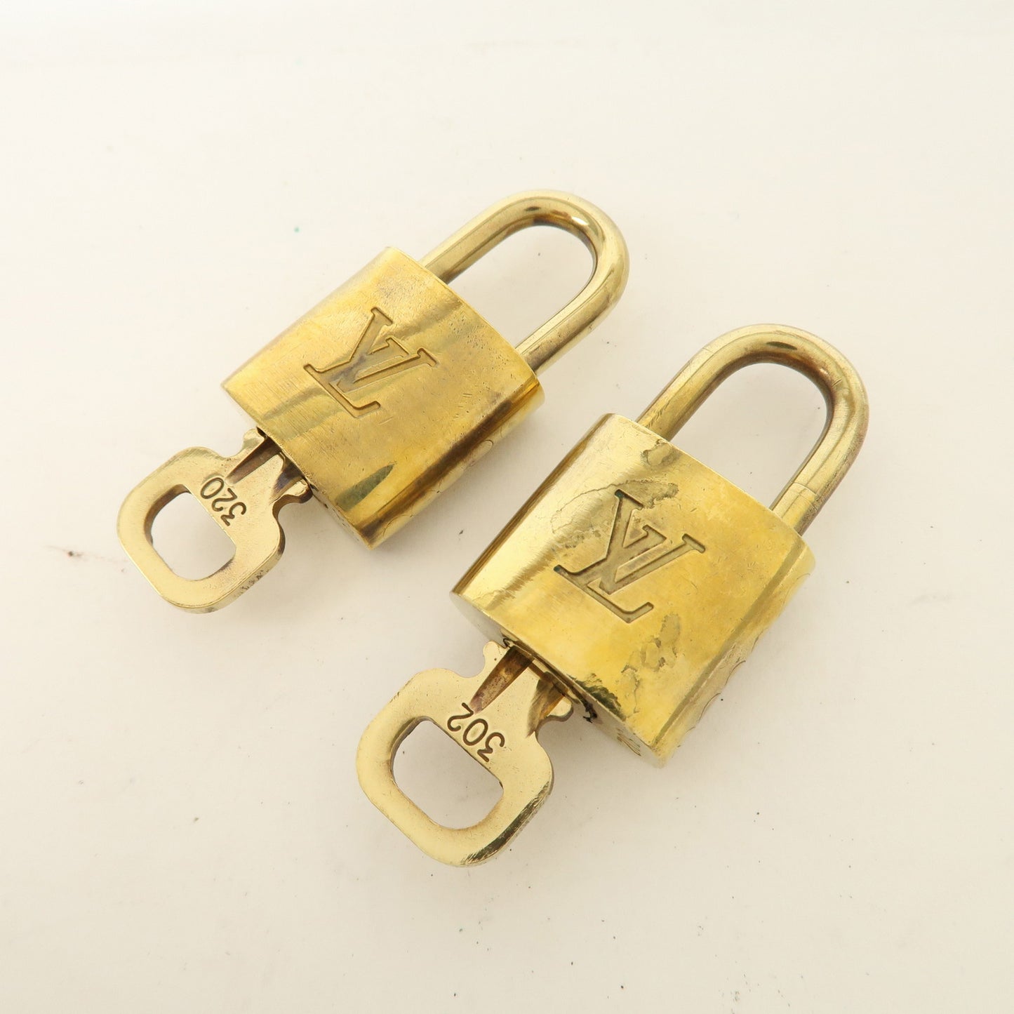 Louis Vuitton Set of 10 Lock & Key Cadena Key Lock Gold