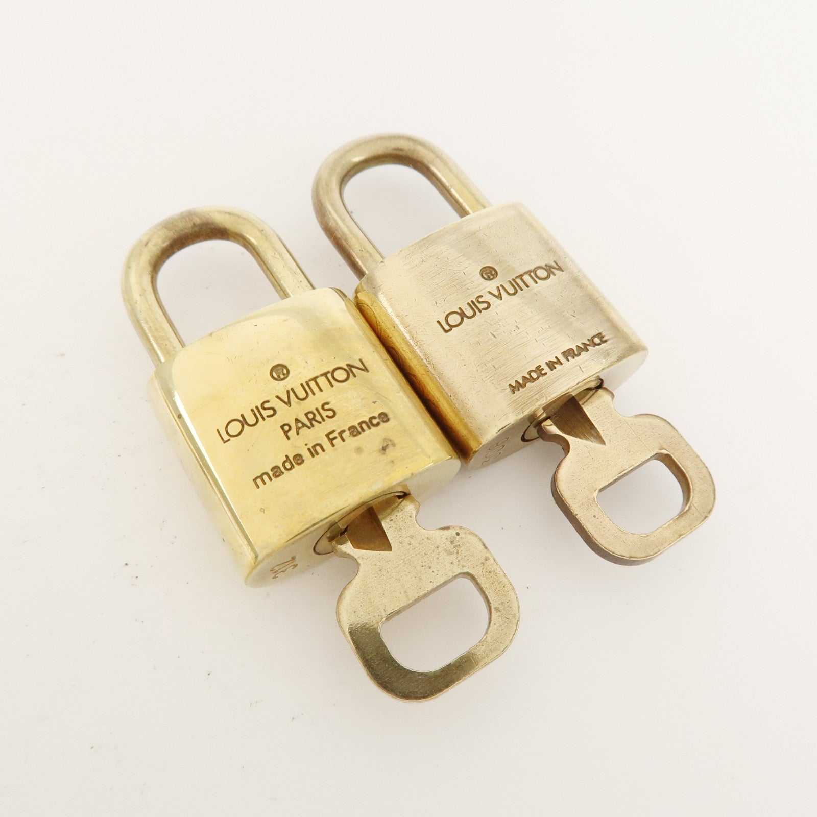 Louis Vuitton Set of 10 Lock & Key Cadena Key Lock Metal Gold