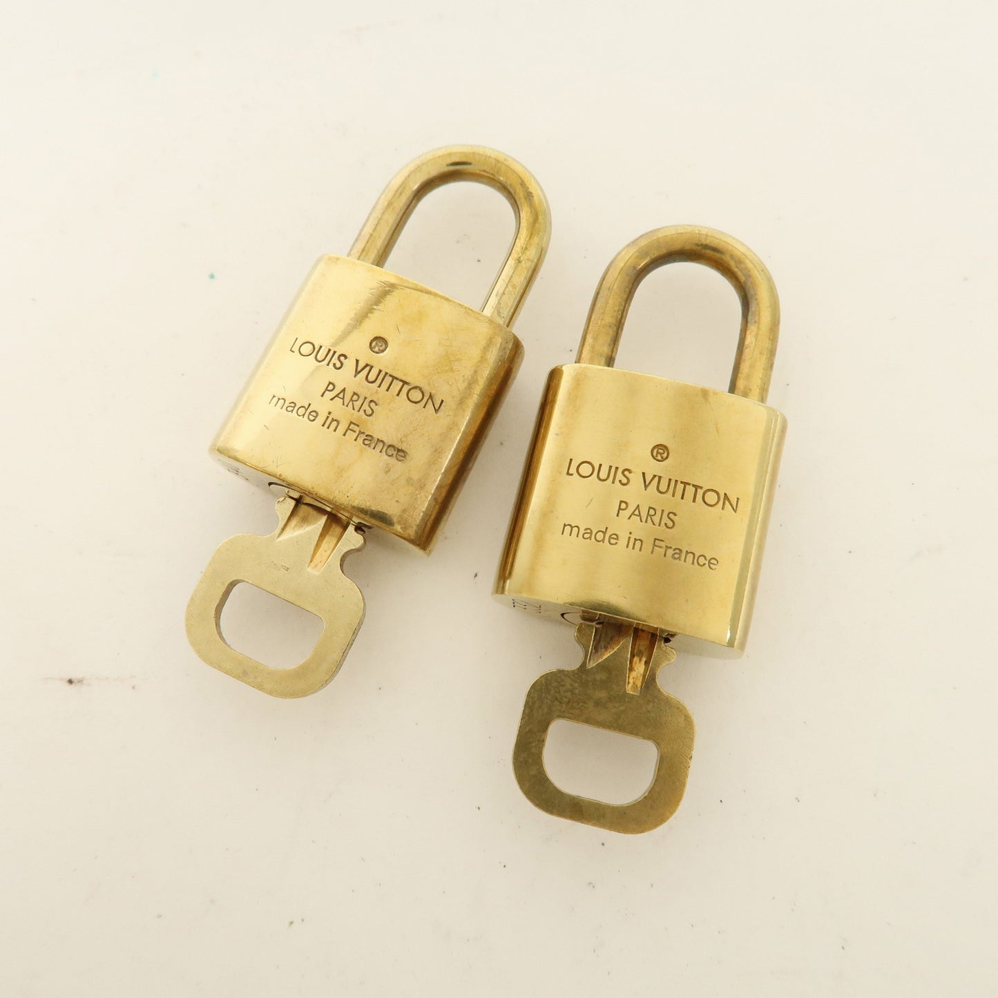 Louis Vuitton Set of 10 Lock & Key Cadena Key Lock Gold