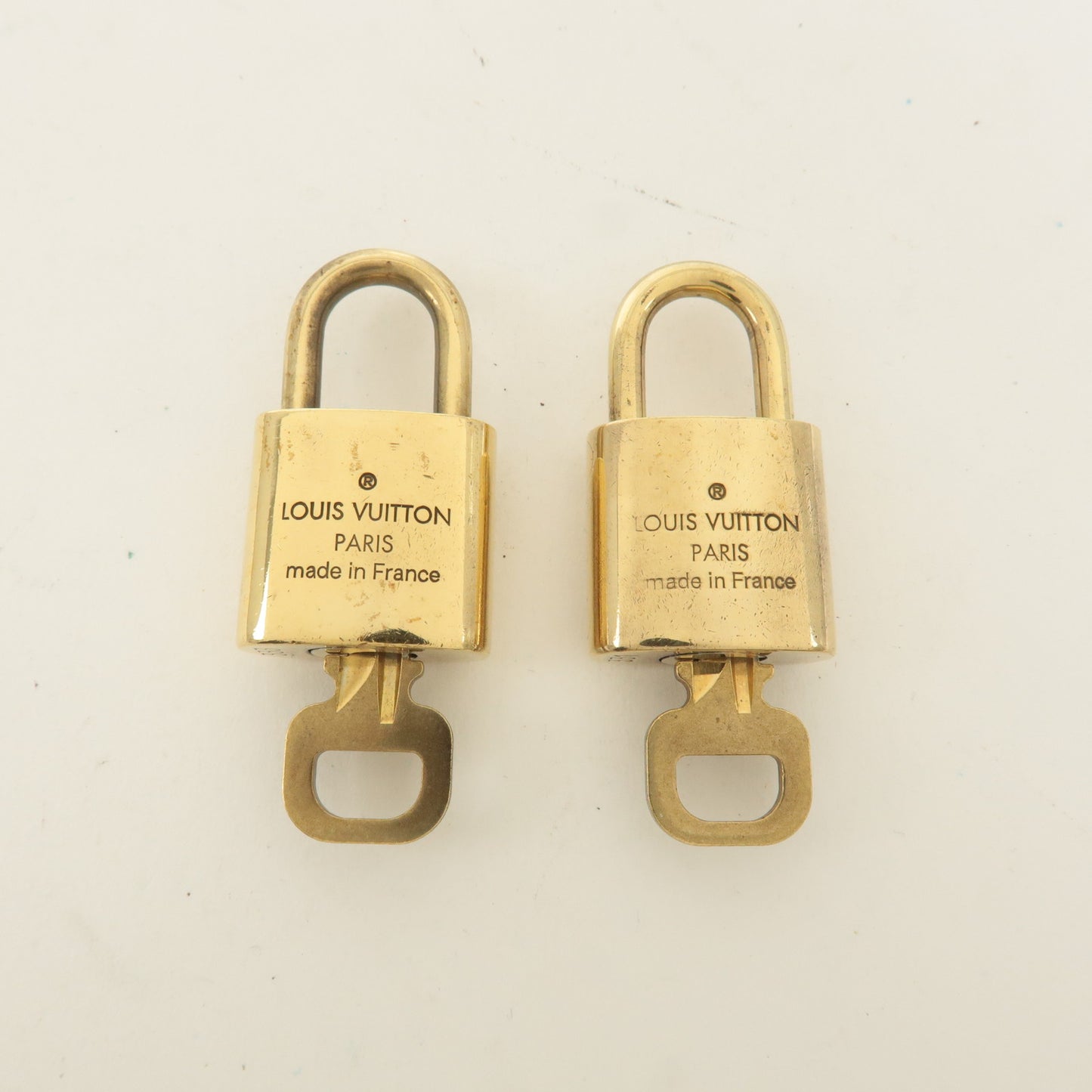 Louis Vuitton Set of 10 Lock & Key Cadena Key Lock Gold