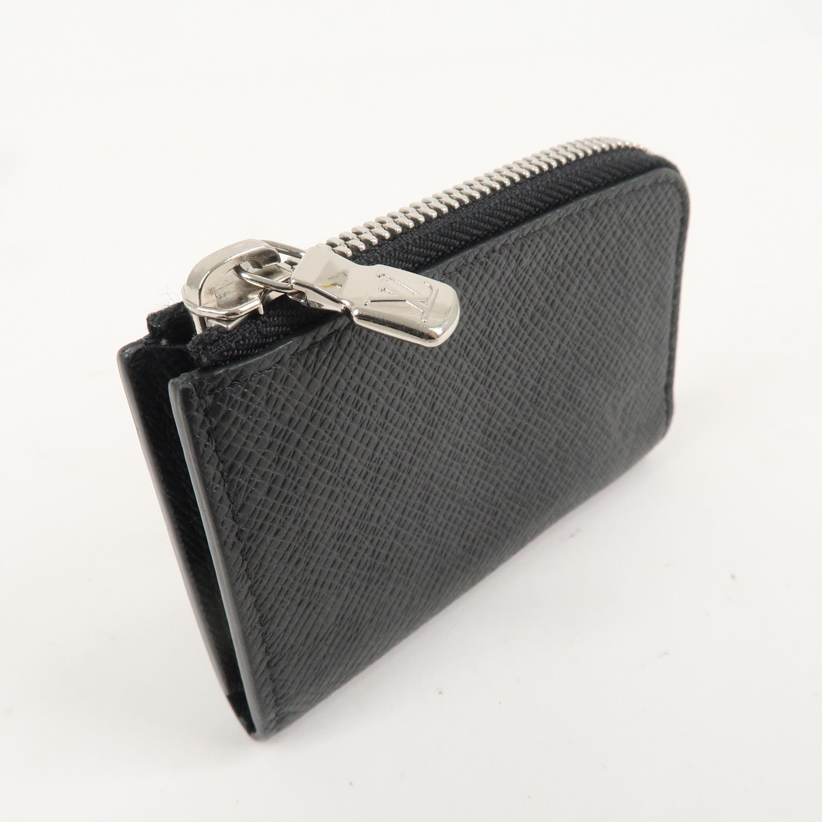 Louis Vuitton Taiga Porte Monnaie Jour Zip Coin Case Noir M63375