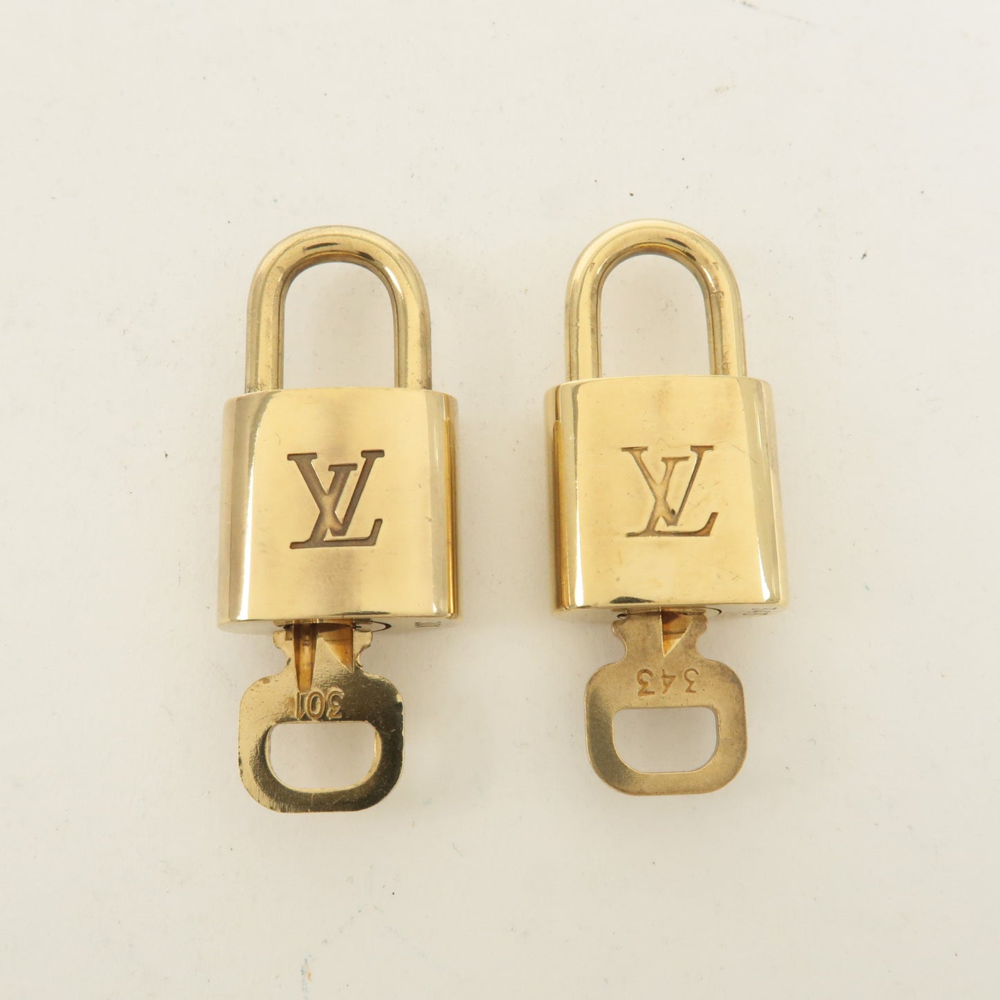 Louis Vuitton Set of 10 Lock & Key Cadena Key Lock Gold