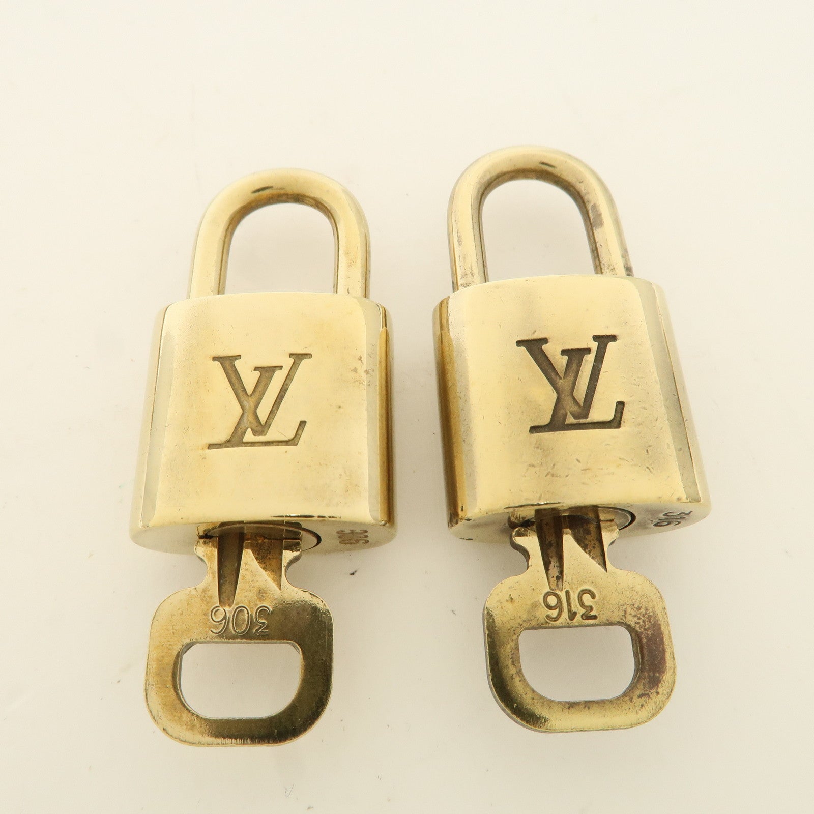 Louis Vuitton Set of 10 Lock & Key Cadena Key Lock Metal Gold Used