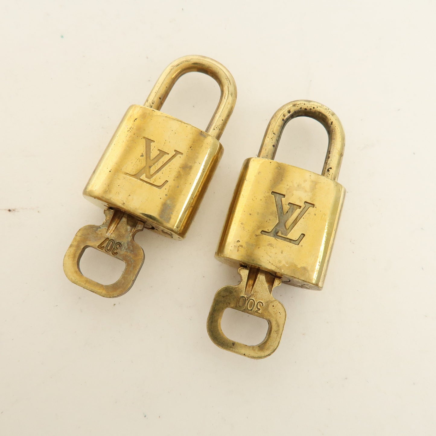 Louis Vuitton Set of 10 Lock & Key Cadena Key Lock Gold