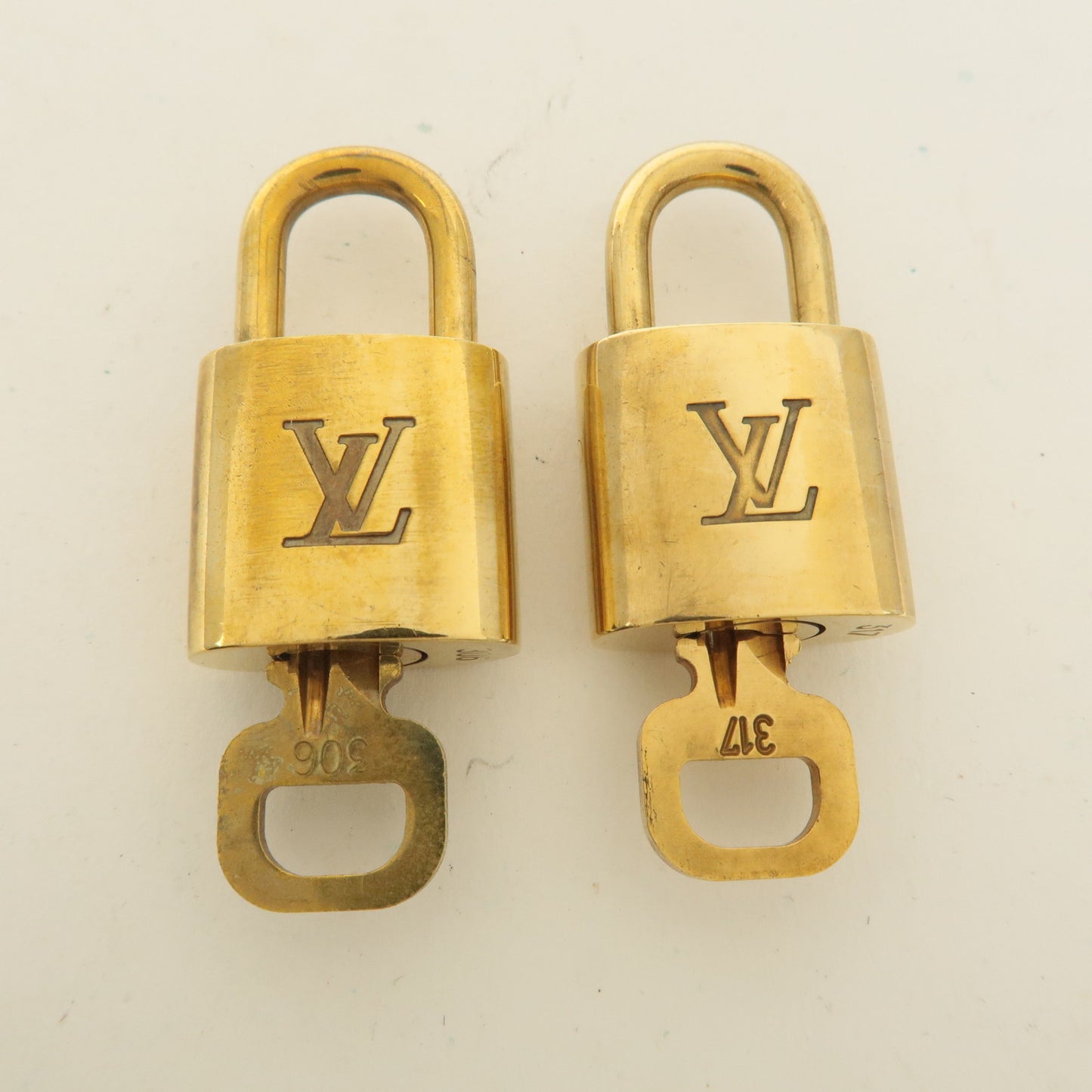 Louis Vuitton Set of 10 Lock & Key Cadena Key Lock Gold