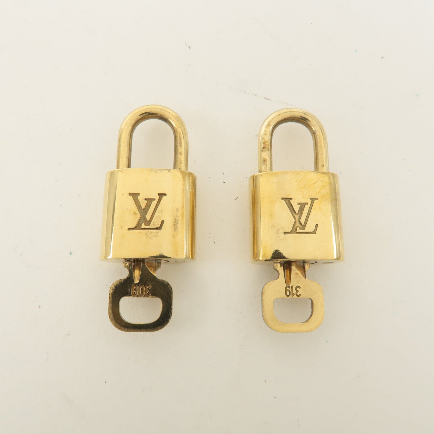 Louis Vuitton Set of 10 Lock & Key Cadena Key Lock Gold