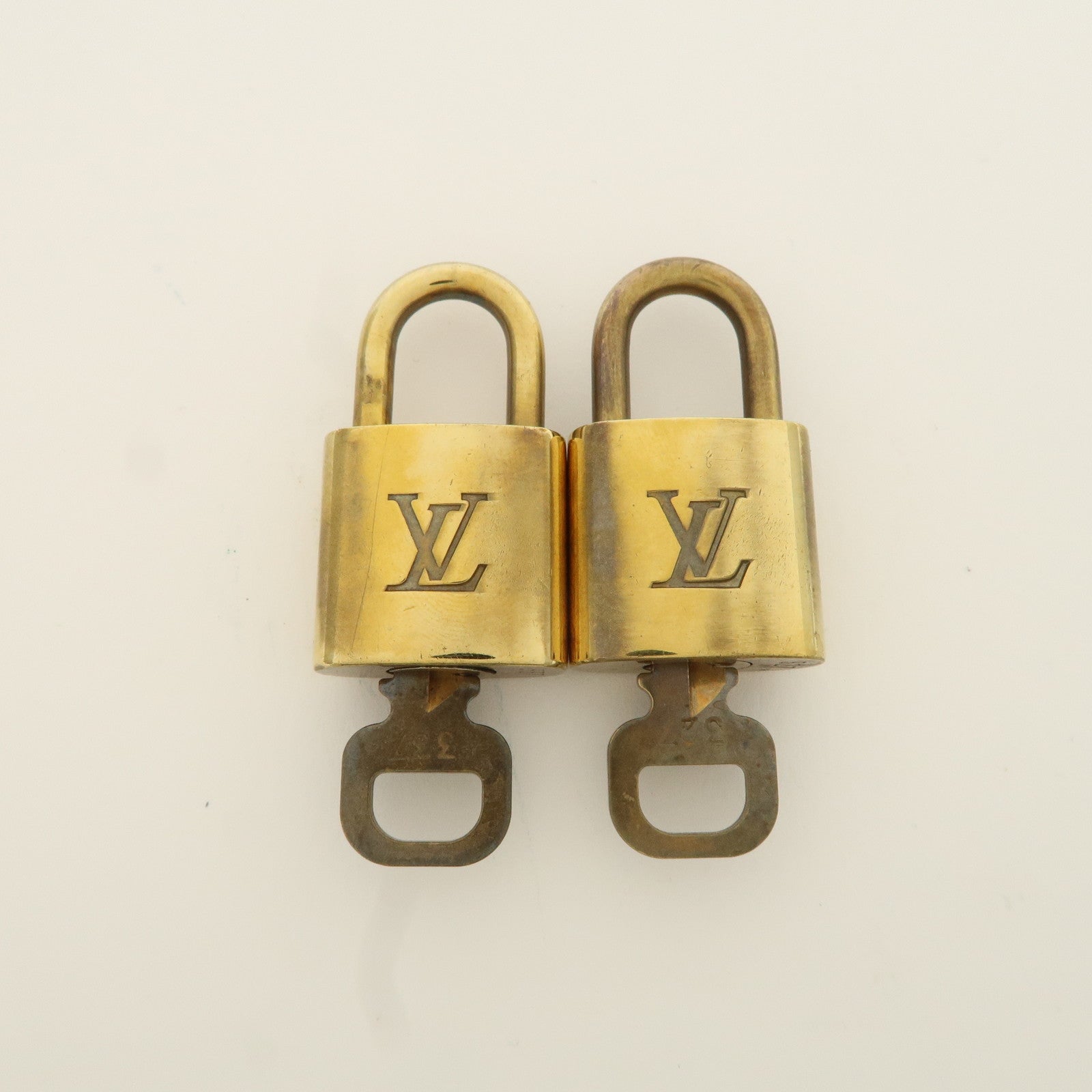 Louis Vuitton Set of 10 Lock & Key Cadena Key Lock Metal Gold Used