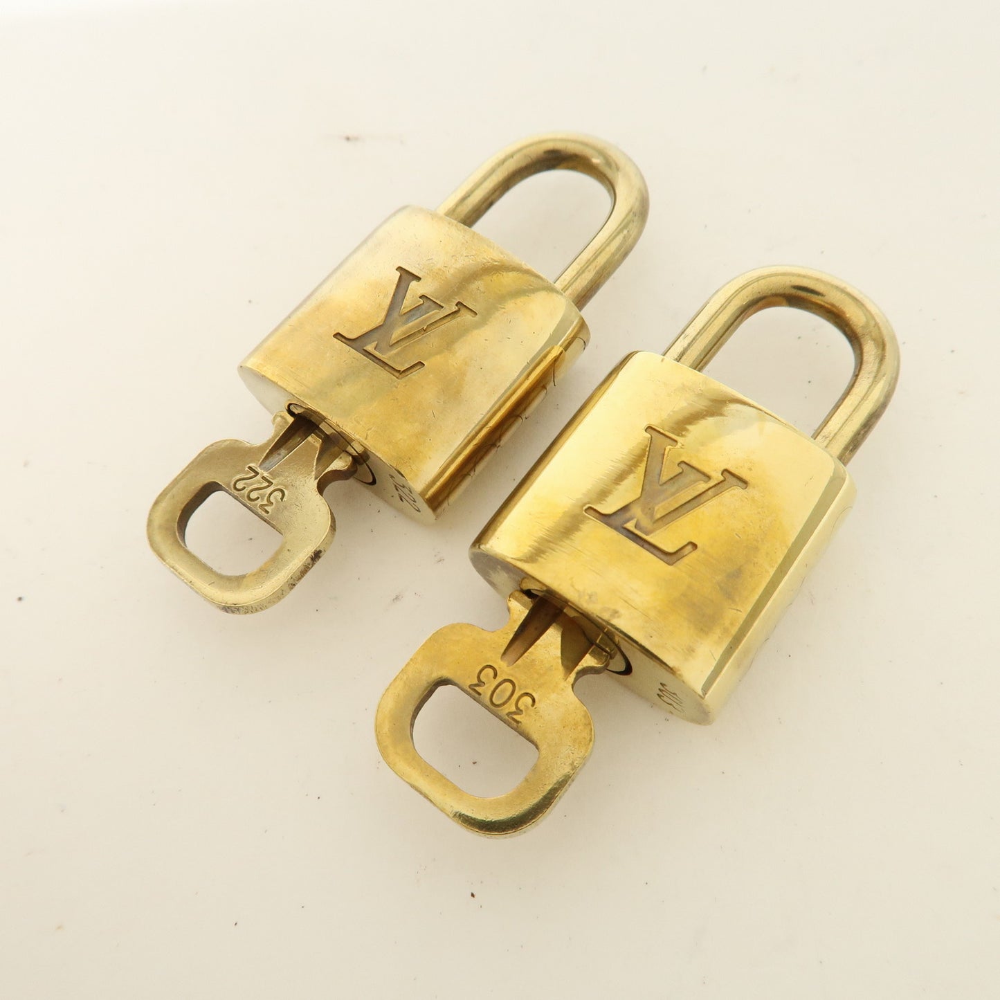 Louis Vuitton Set of 10 Lock & Key Cadena Key Lock Gold