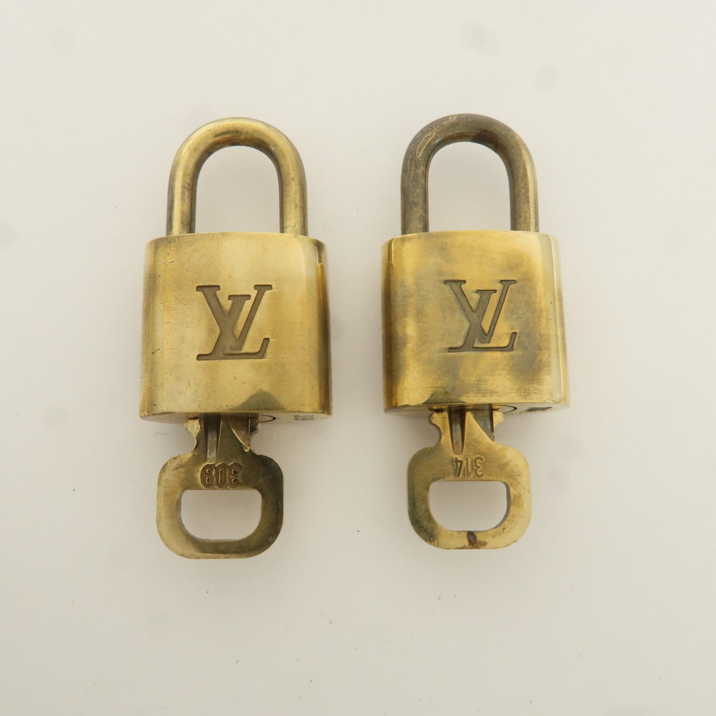 Louis Vuitton Set of 10 Lock & Key Cadena Key Lock Gold