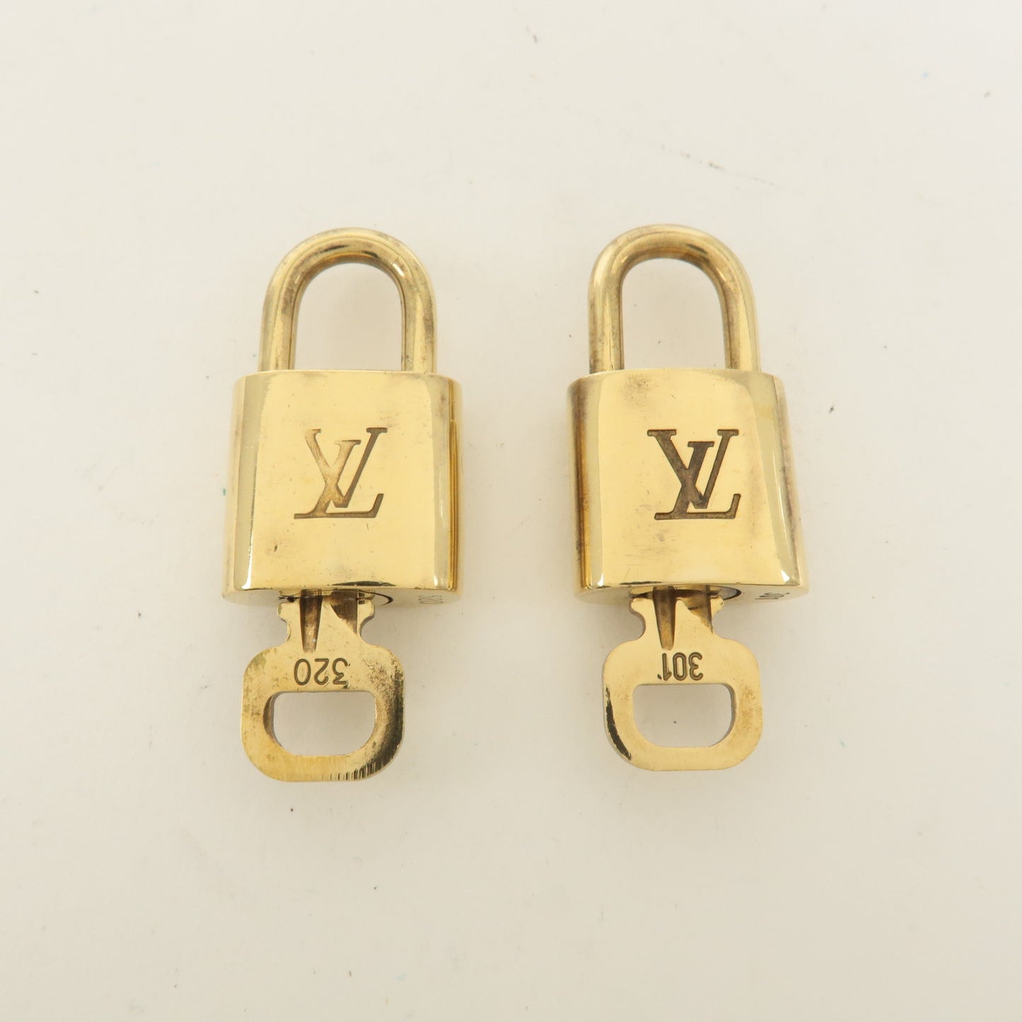 Louis Vuitton Set of 10 Lock & Key Cadena Key Lock Gold