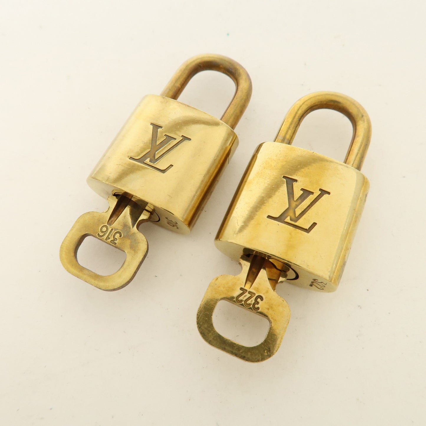 Louis Vuitton Set of 10 Lock & Key Cadena Key Lock Gold