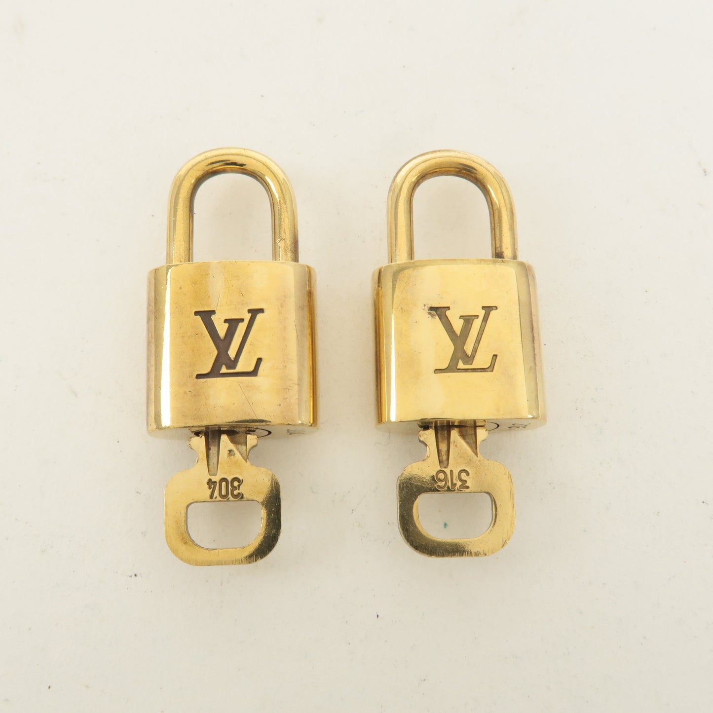 Louis Vuitton Set of 10 Lock & Key Cadena Key Lock Gold