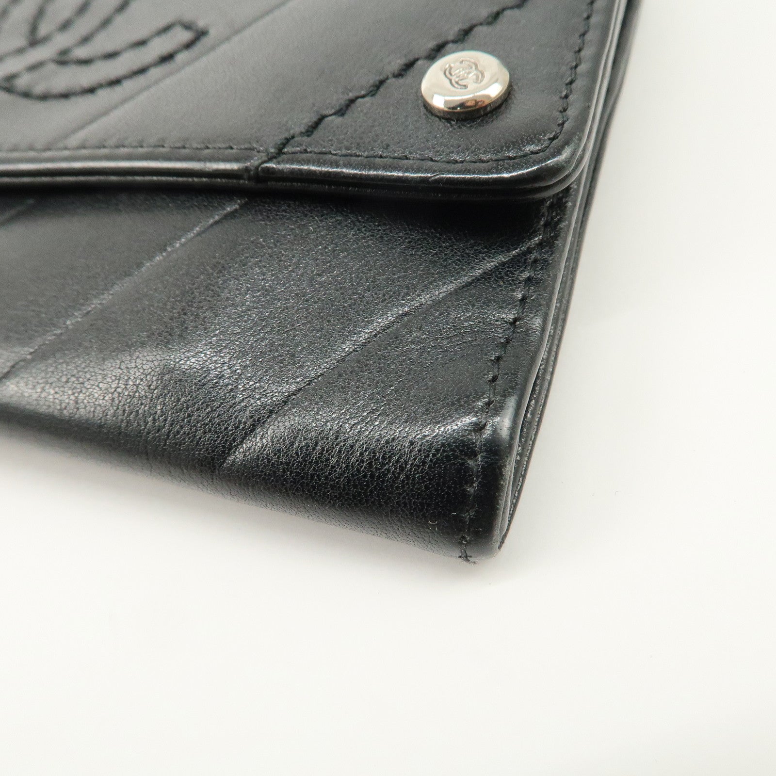 CHANEL V Stitch Lamb Skin COCO Mark Hook Bi-Fold Wallet Black Used