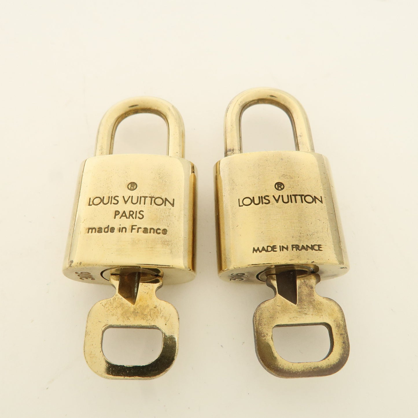 Louis Vuitton Set of 10 Lock & Key Cadena Key Lock Metal Gold