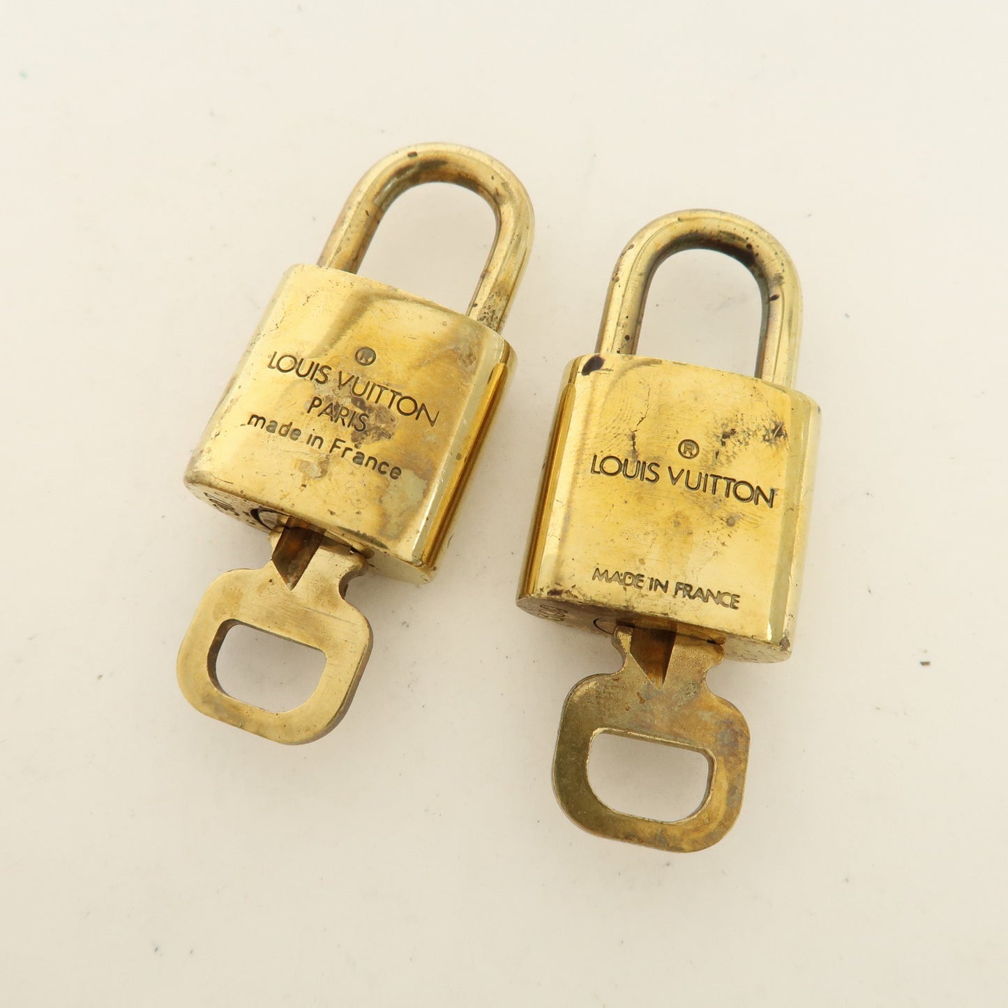 Louis Vuitton Set of 10 Lock & Key Cadena Key Lock Gold