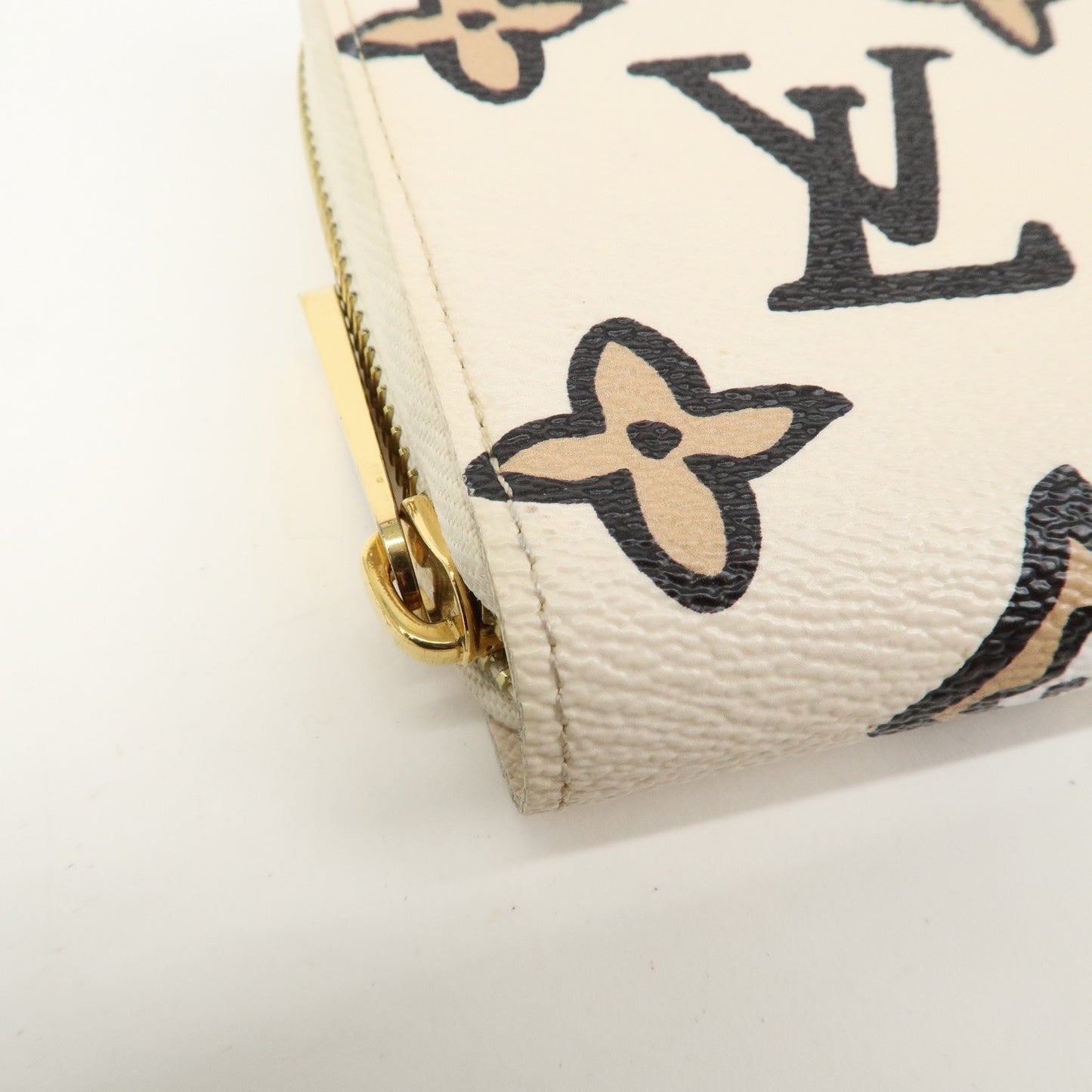 Louis Vuitton Monogram Wild At Heart Zippy Wallet Creme M80676