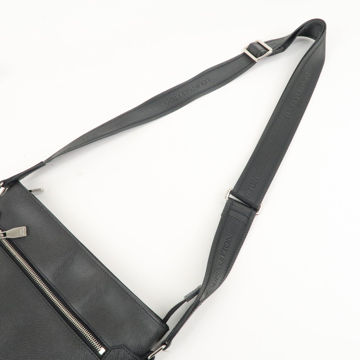 Louis Vuitton Taiga Sasha Crossbody Bag Glacier M32630